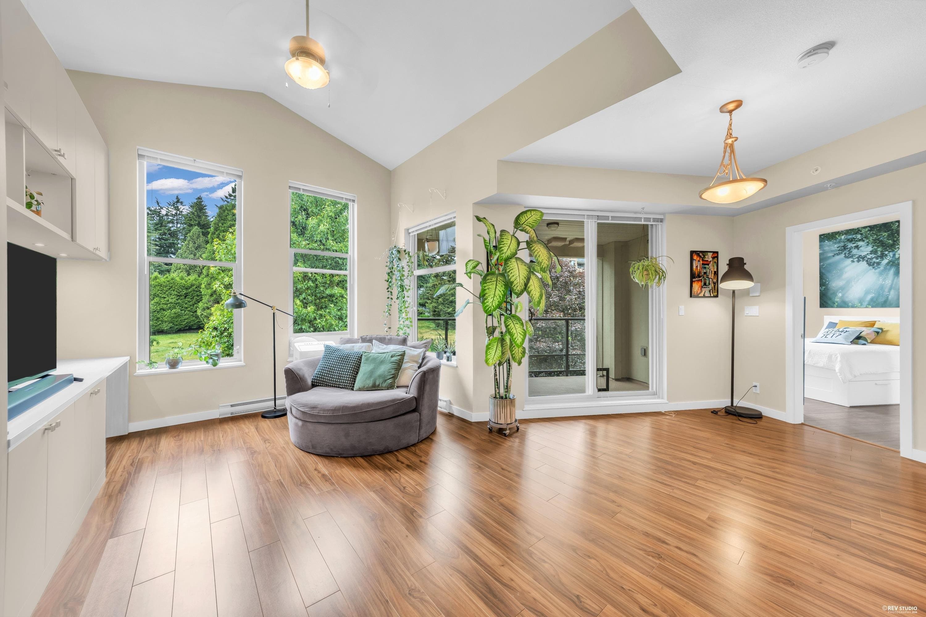 402 - 265 Ross Drive, New Westminster, V3L 0C8 — photo 3