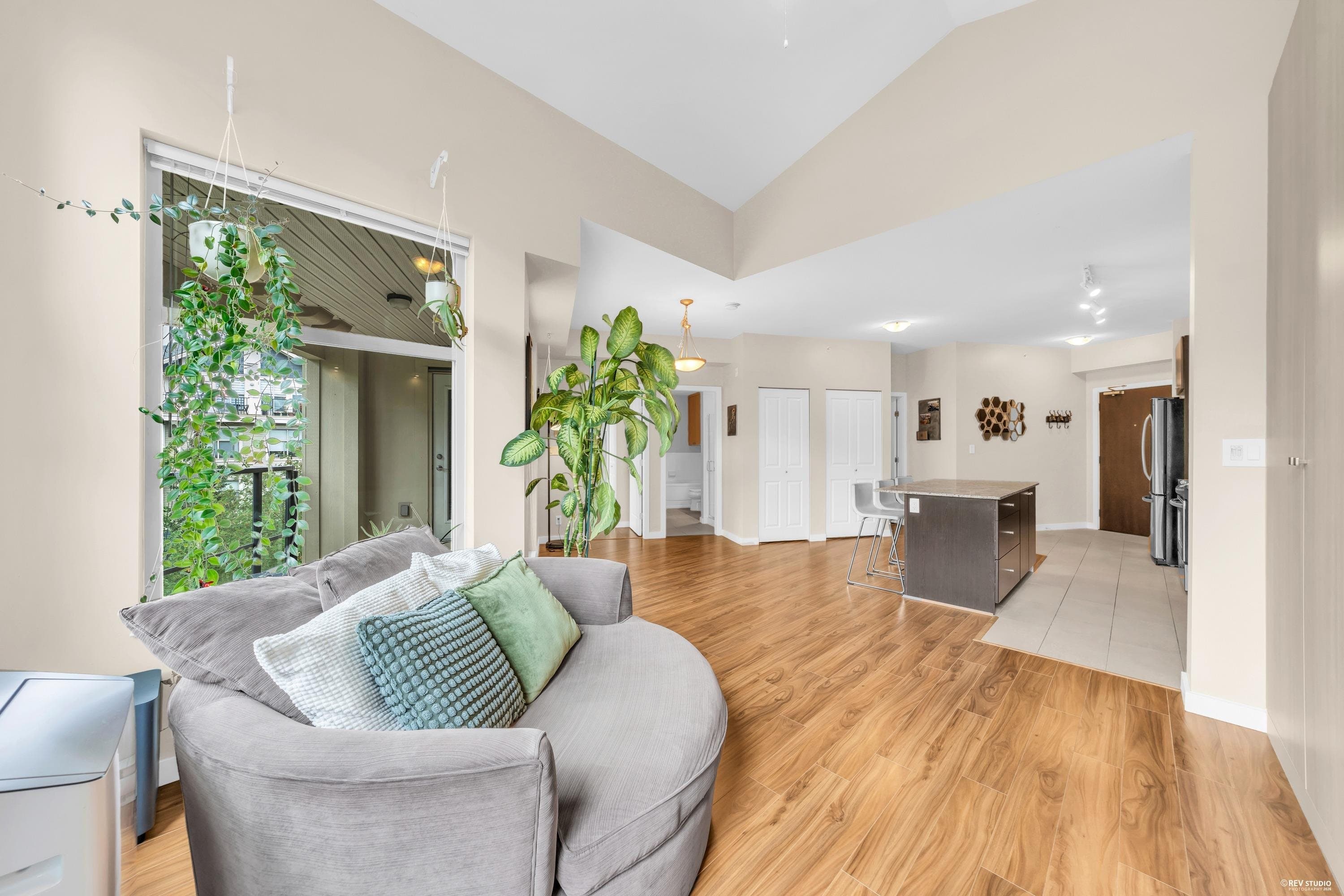 402 - 265 Ross Drive, New Westminster, V3L 0C8 — photo 5