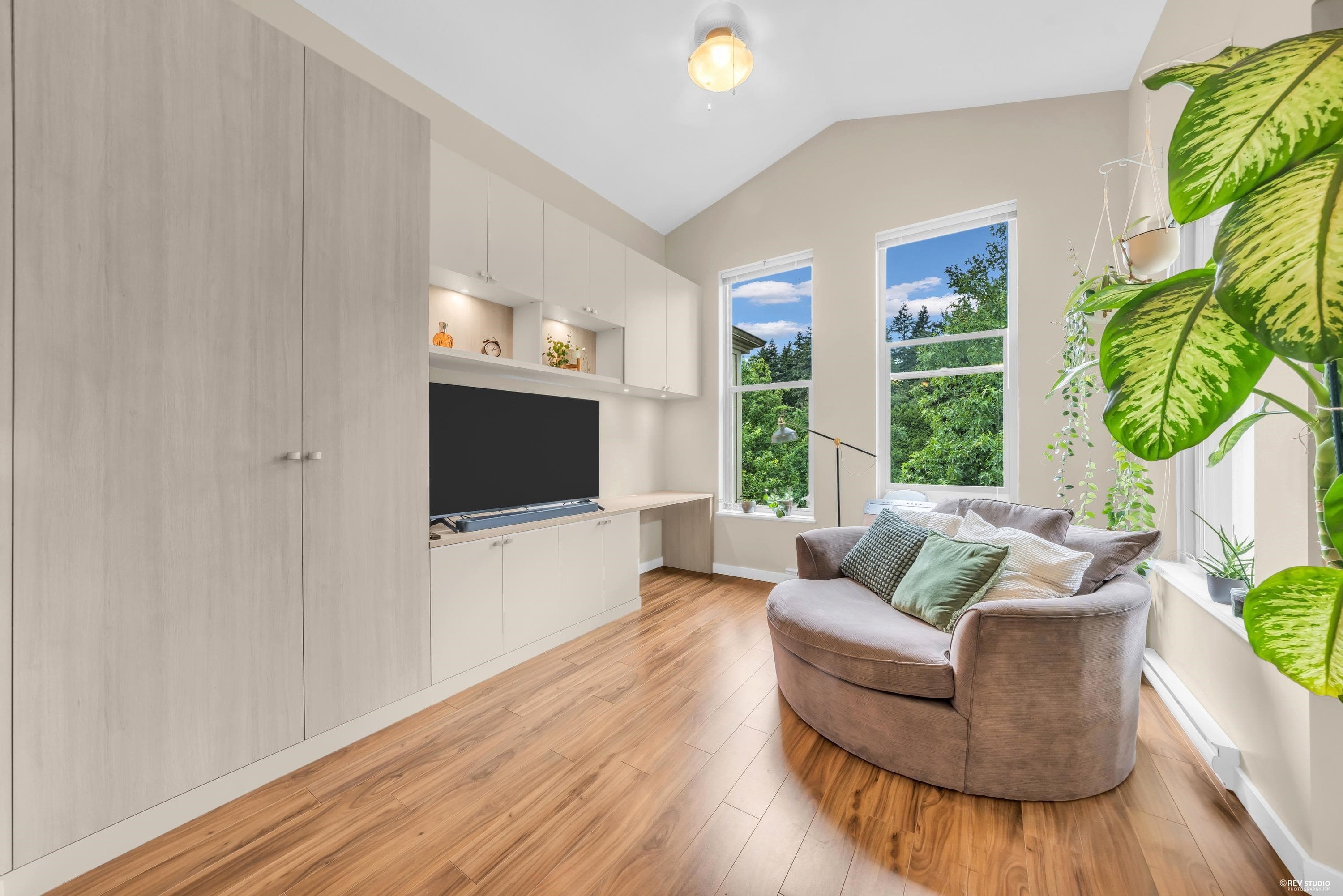 402 - 265 Ross Drive, New Westminster, V3L 0C8 — photo 4