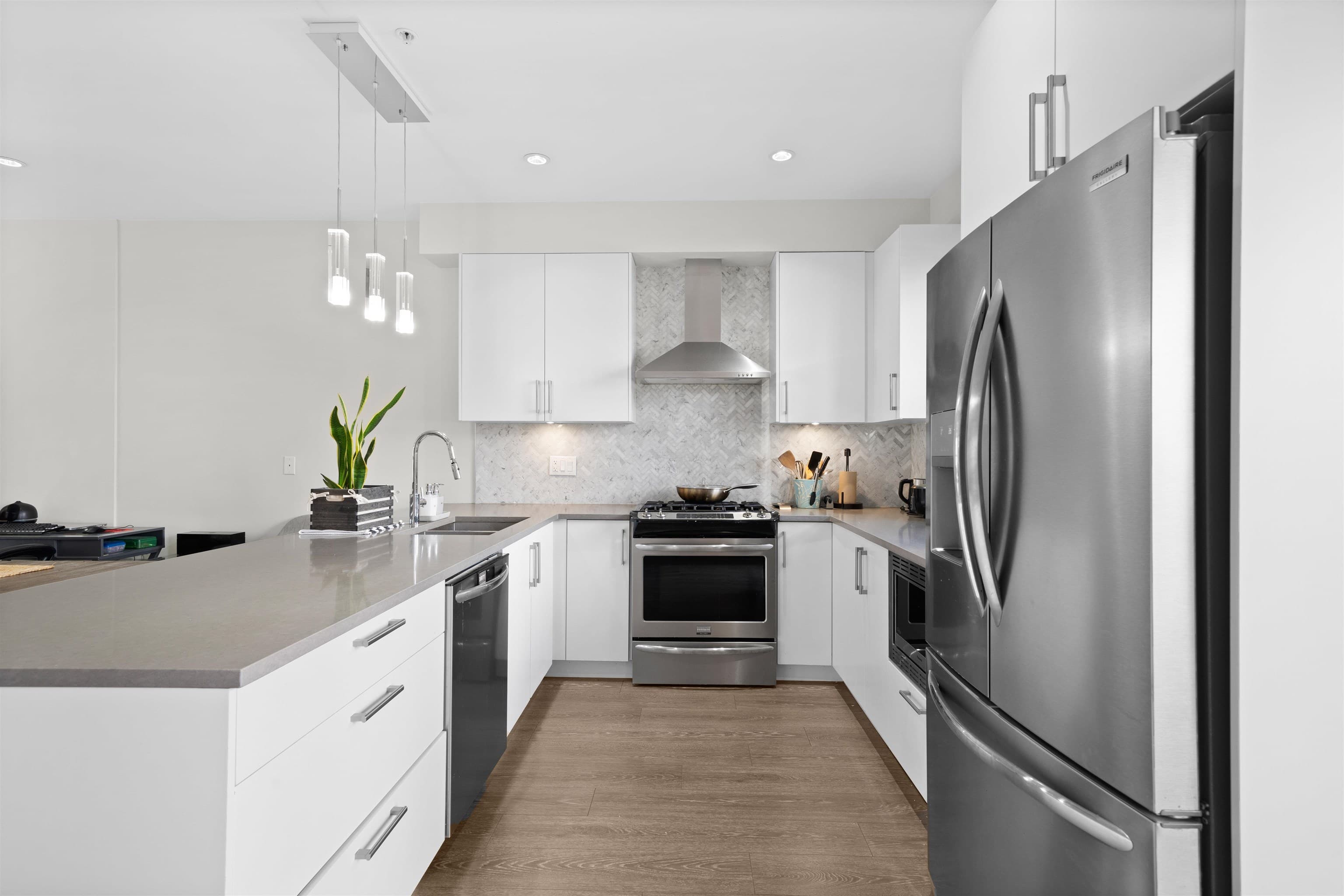 843 Ewen Avenue, New Westminster, V3M 0K6 — photo 4