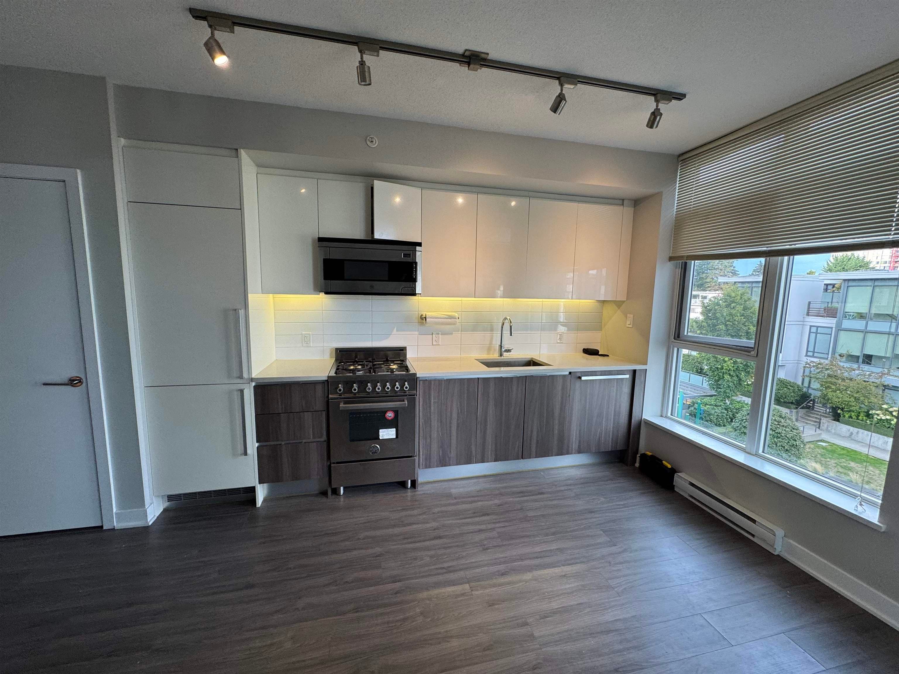 303 - 4900 Lennox Lane, Burnaby, V5H 0G9 — photo 5