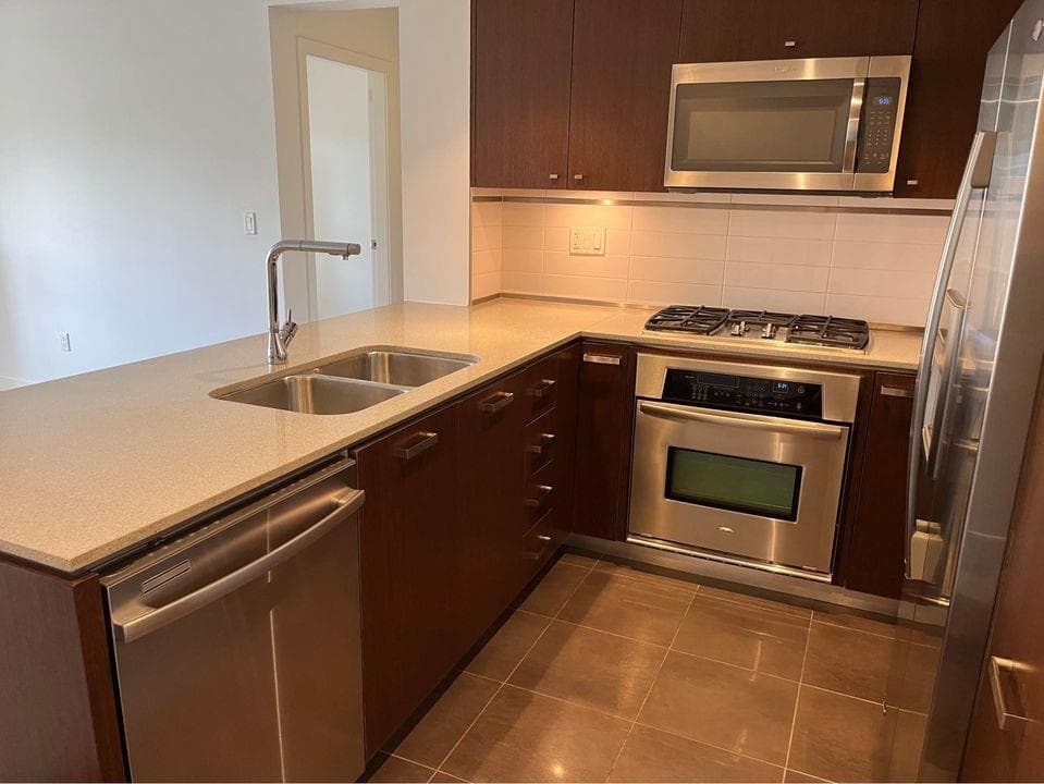 3XX - 2940 King George Boulevard, Surrey, V4P 0E4 — photo 2