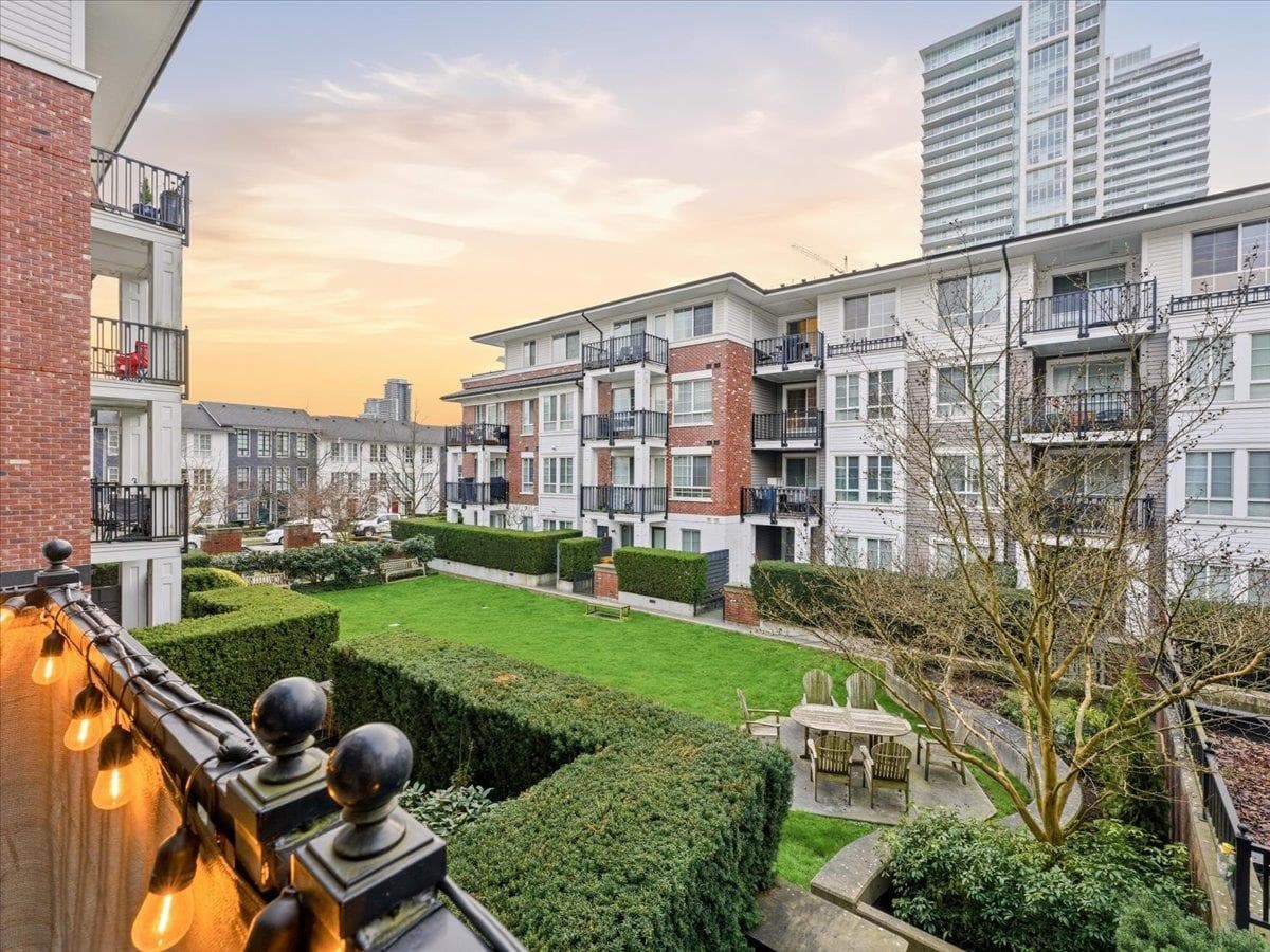 205 - 553 Foster Avenue, Coquitlam, V3J 0B5 — photo 1