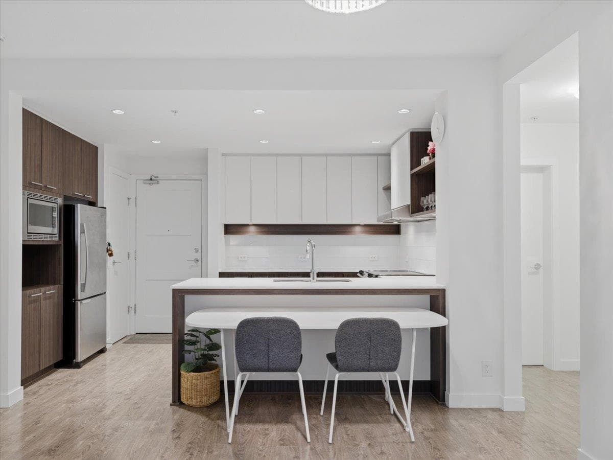 205 - 553 Foster Avenue, Coquitlam, V3J 0B5 — photo 4