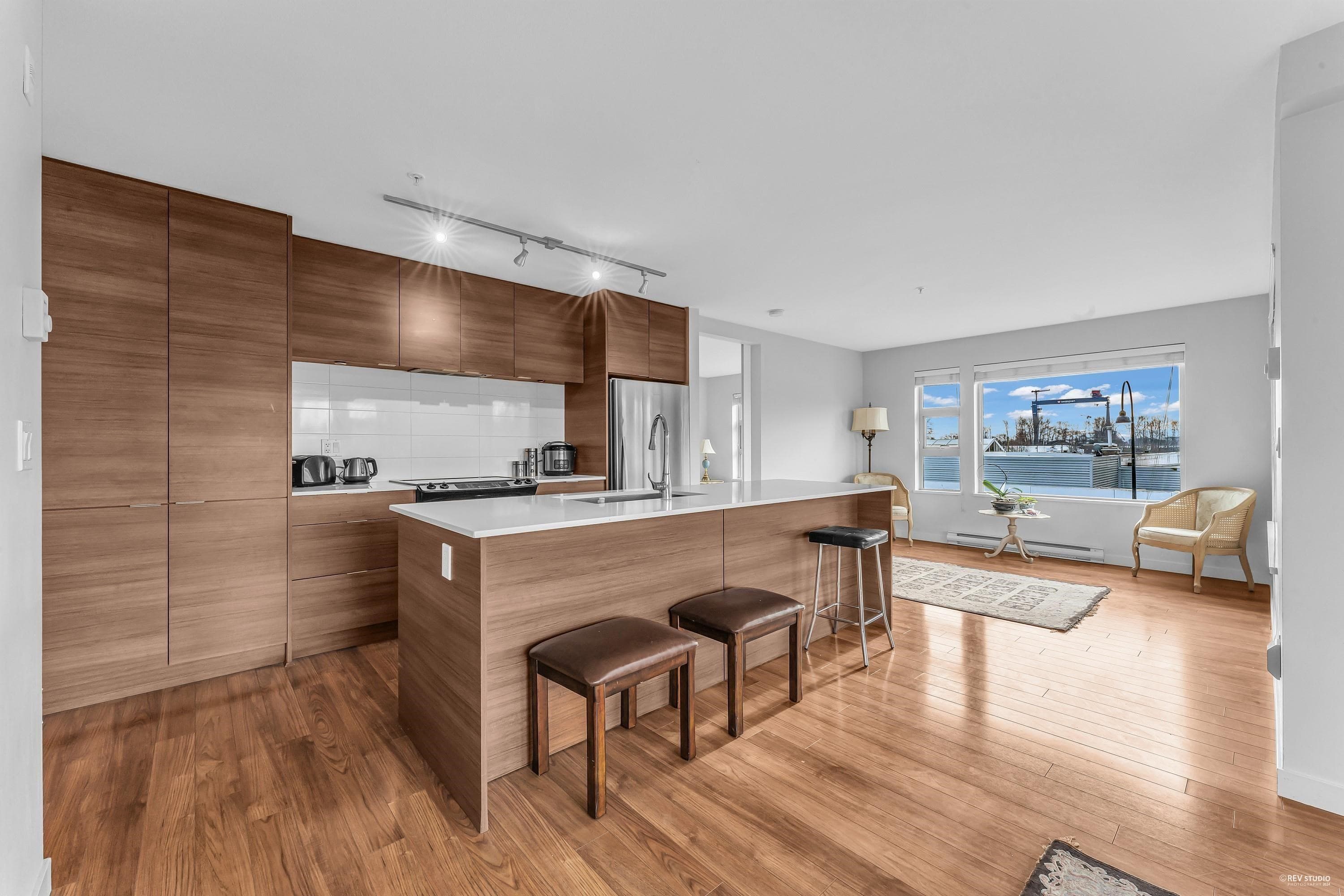 305 - 1677 Lloyd Avenue, North Vancouver, V7P 0B1 — photo 2