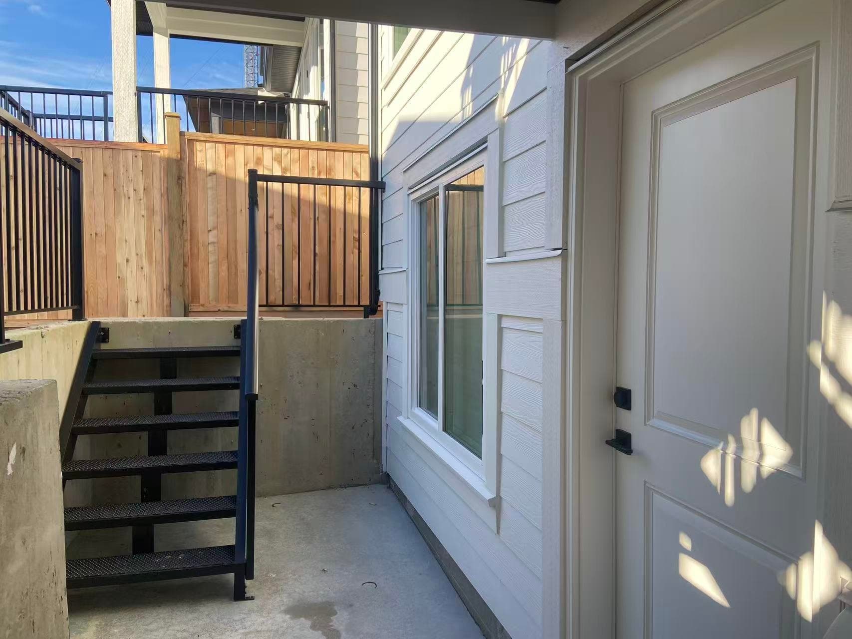 Basement rental - 16794 20a Avenue, Surrey, V3Z 1H1 — photo 2