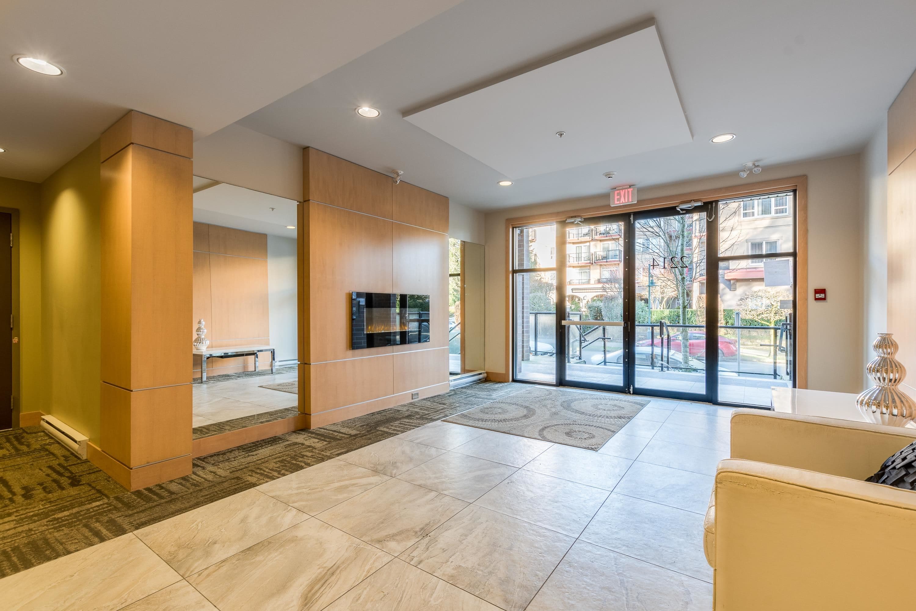 201 - 2214 Kelly Avenue, Port Coquitlam, V3C 0E5 — photo 3