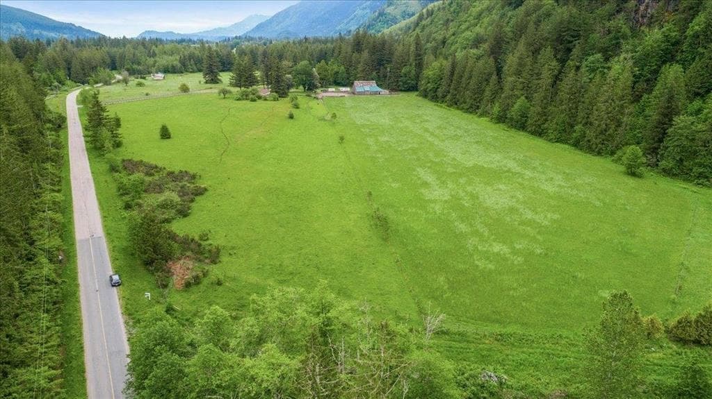 238 Maple Falls Road, Columbia Valley