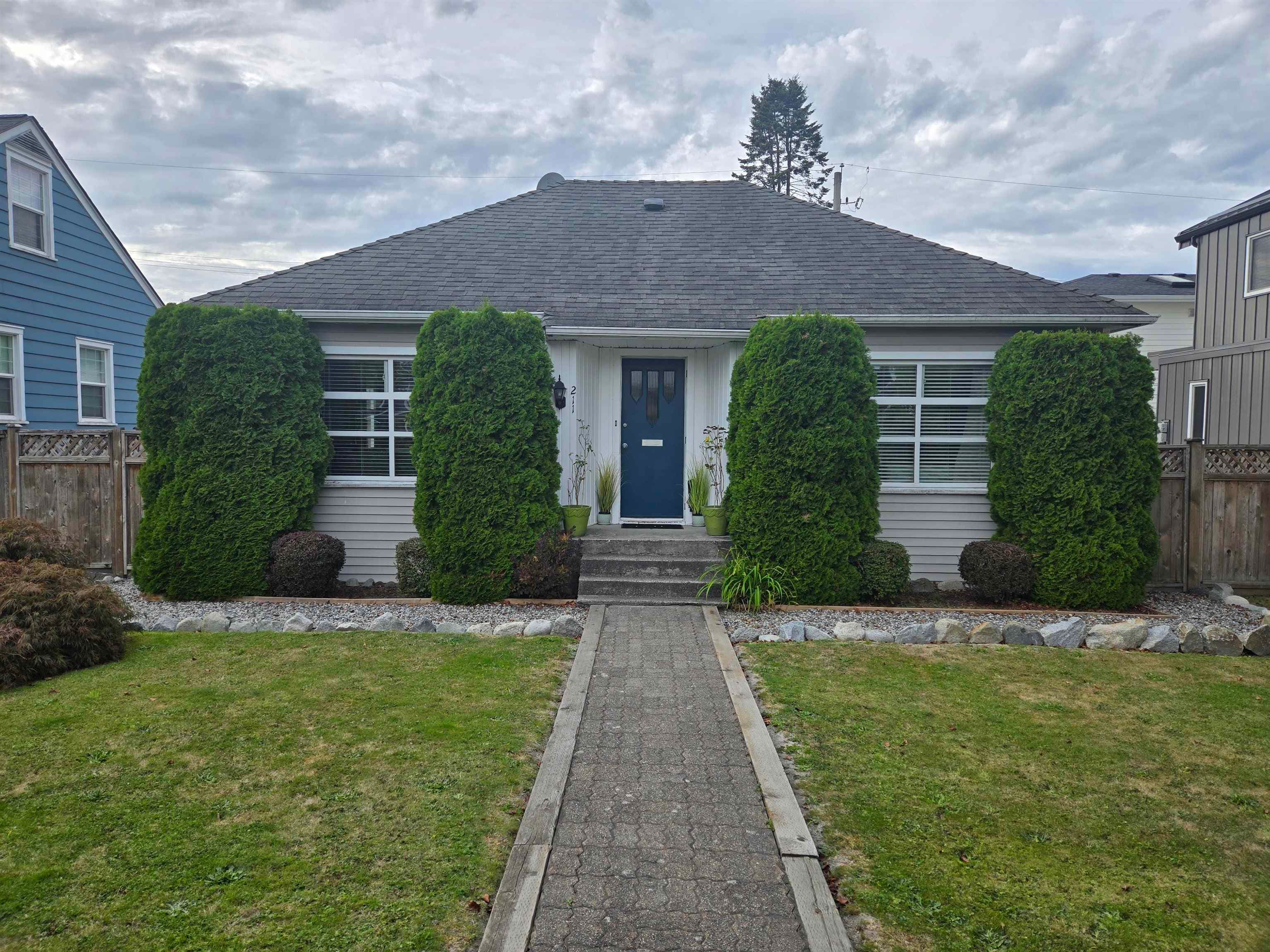 211 Douglas Crescent, Richmond, V7B 1E4 — photo 1