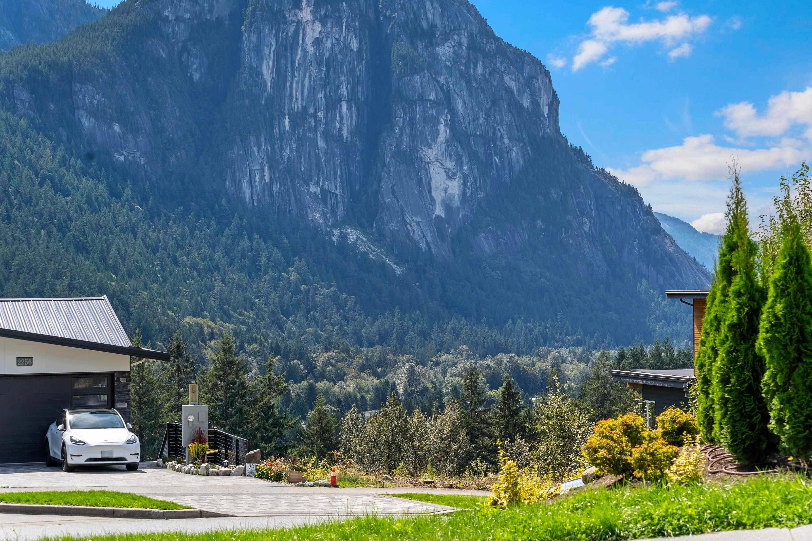 2250 Crumpit Woods Drive, Squamish, V8B 0T6 — photo 2
