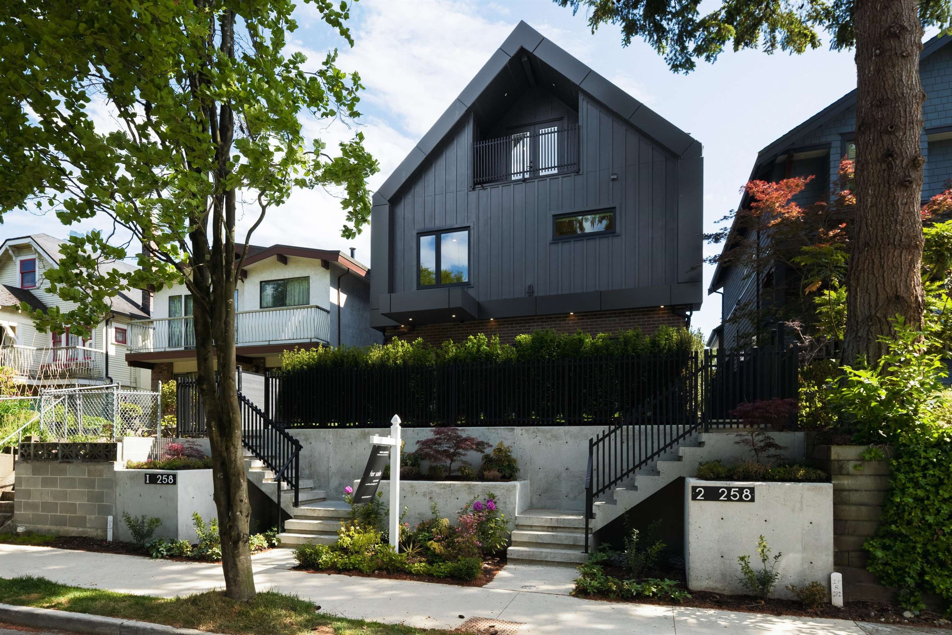 2 - 258 E 19 Avenue, Vancouver, V5V 1J2 — photo 1