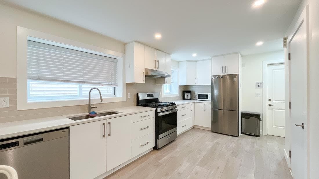 Ground Level - 320 E 57th Avenue, Vancouver