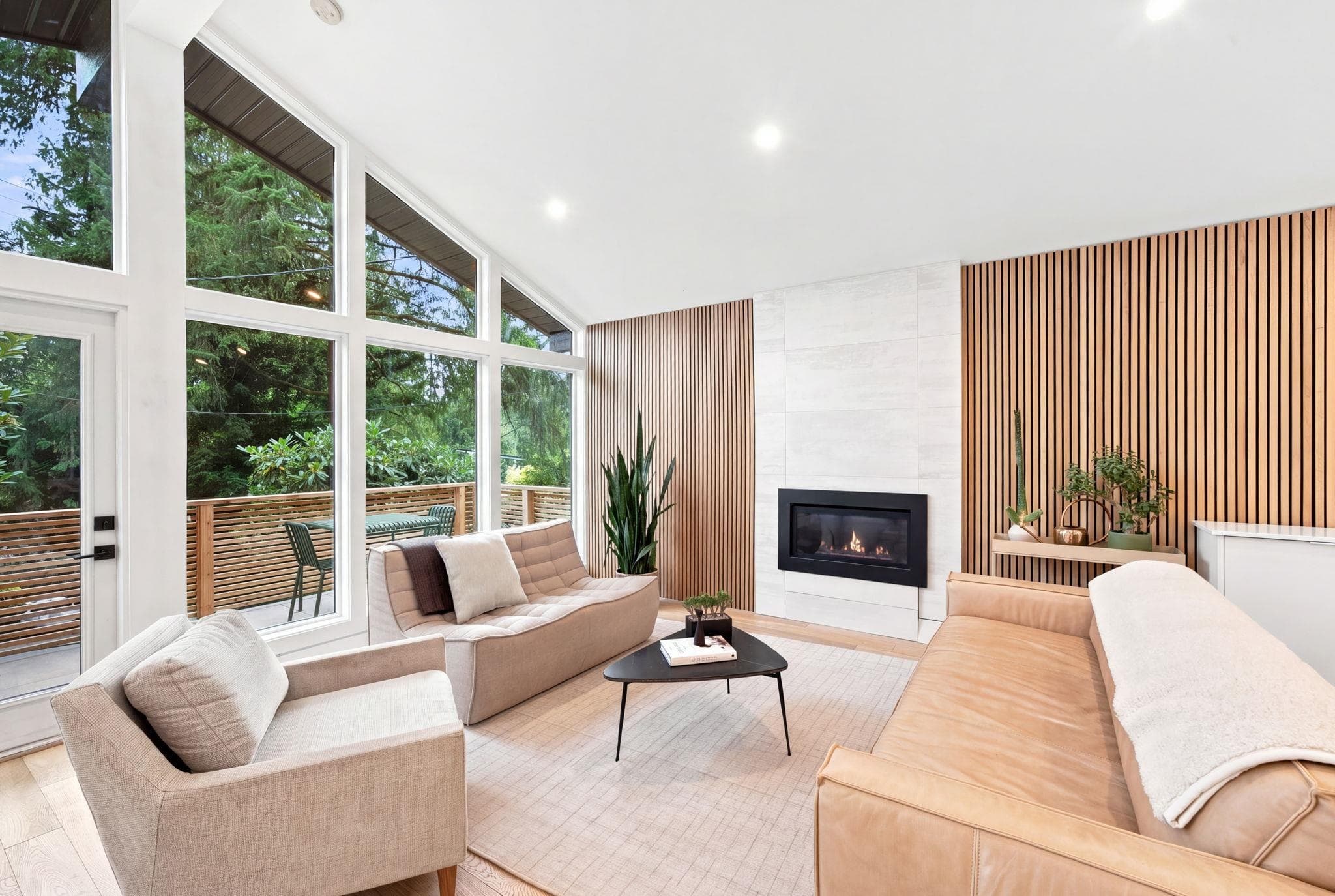 4646 Cove Cliff Road, North Vancouver, V7G 1H6 — photo 2