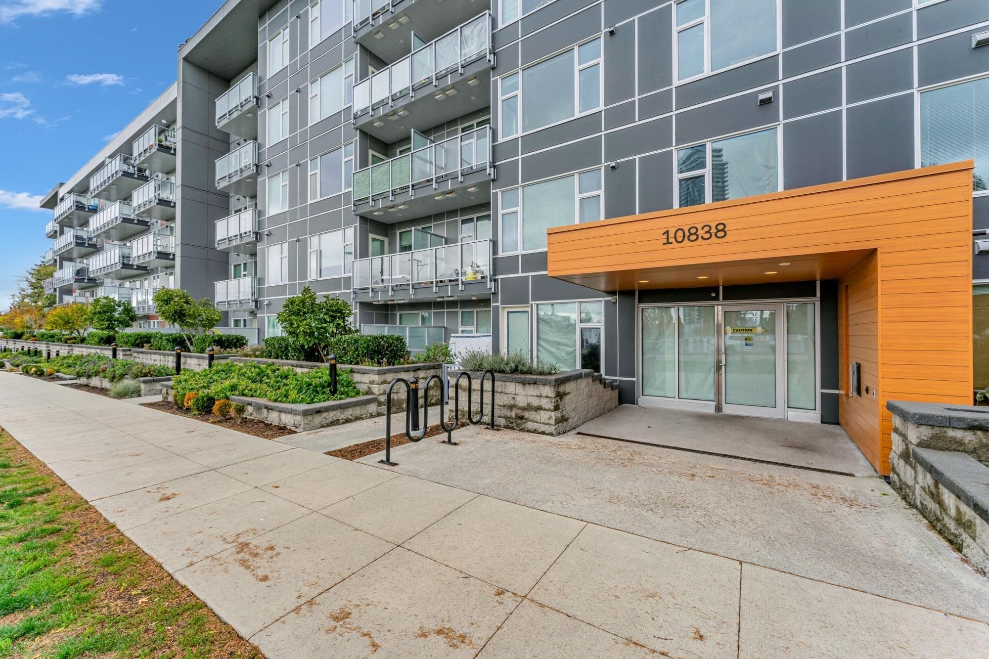 516 - 10838 Whalley Boulevard, Surrey, V3R 0G8 — photo 1
