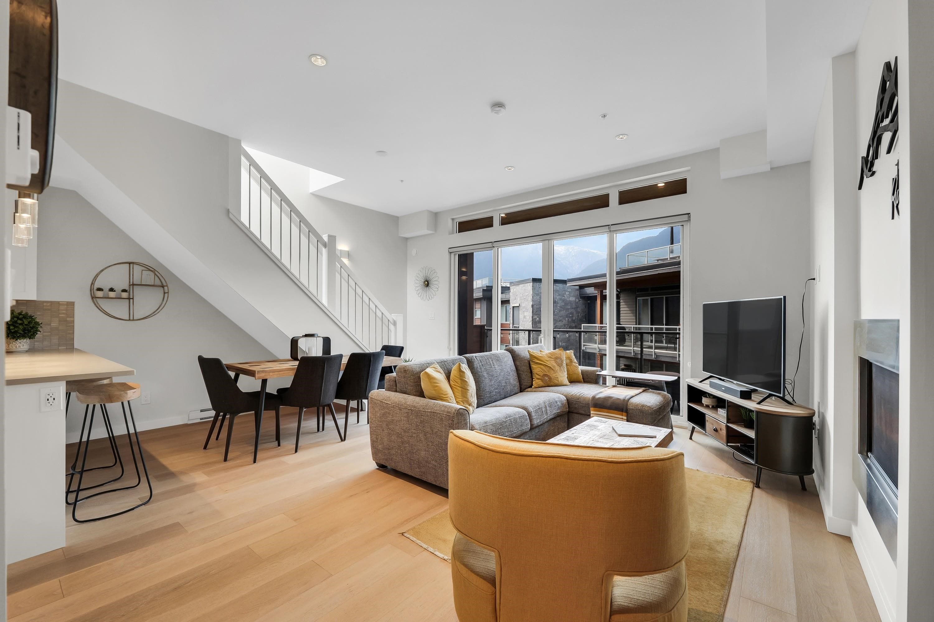 310 - 41328 Skyridge Place, Squamish, V8B 1A4 — photo 4