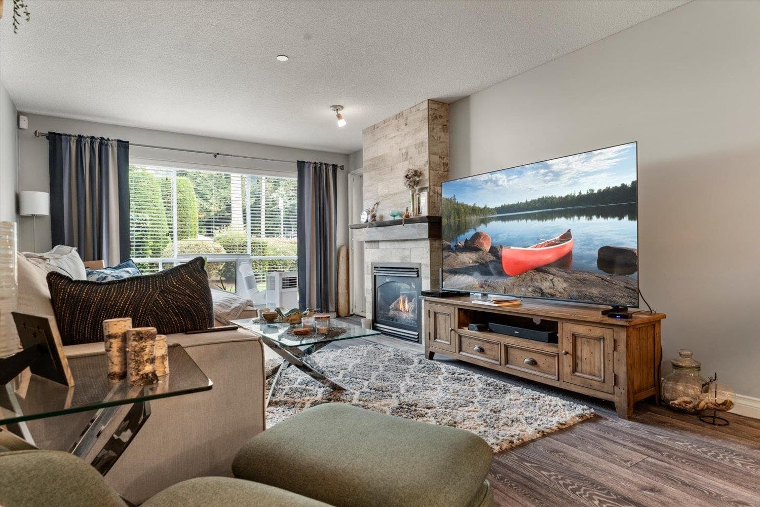 102 - 33280 E Bourquin Crescent, Abbotsford, V2S 7K2 — photo 2