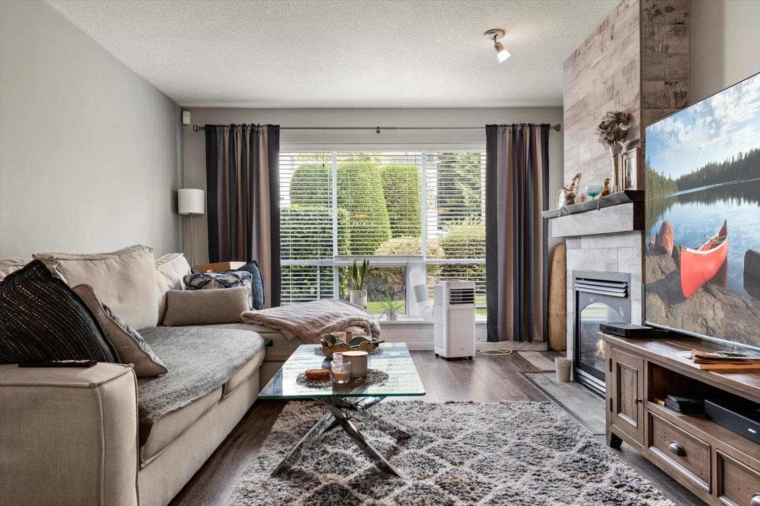 102 - 33280 E Bourquin Crescent, Abbotsford, V2S 7K2 — photo 1