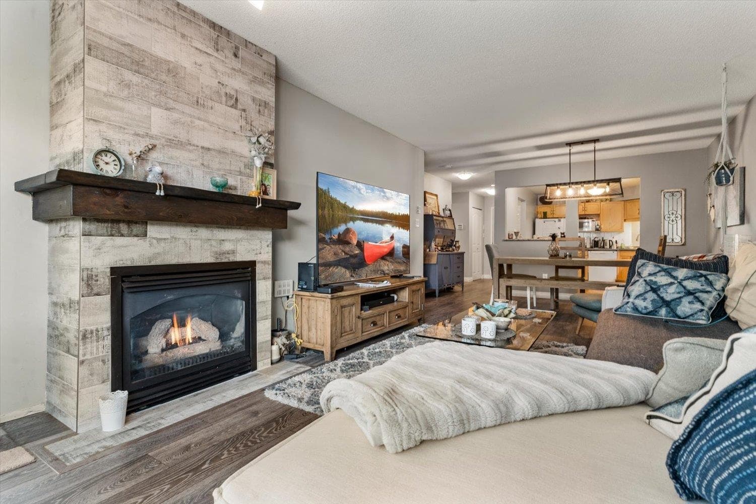 102 - 33280 E Bourquin Crescent, Abbotsford, V2S 7K2 — photo 4
