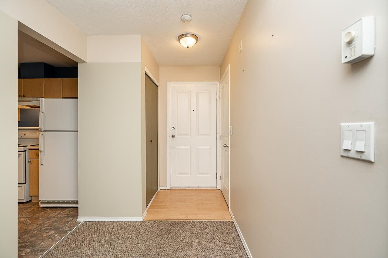 201 - 10186 155 Street, Surrey, V3R 0R6 — photo 3