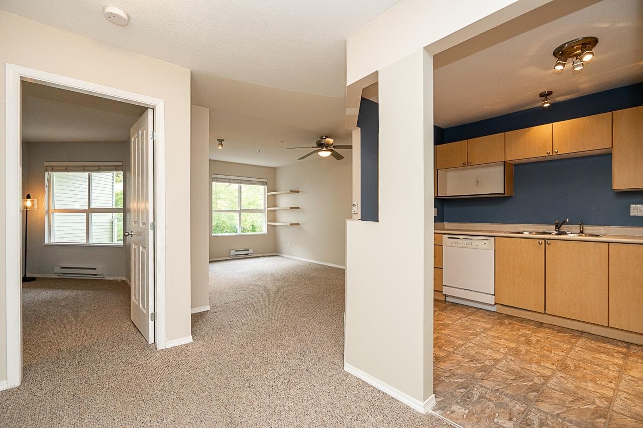 201 - 10186 155 Street, Surrey, V3R 0R6 — photo 4
