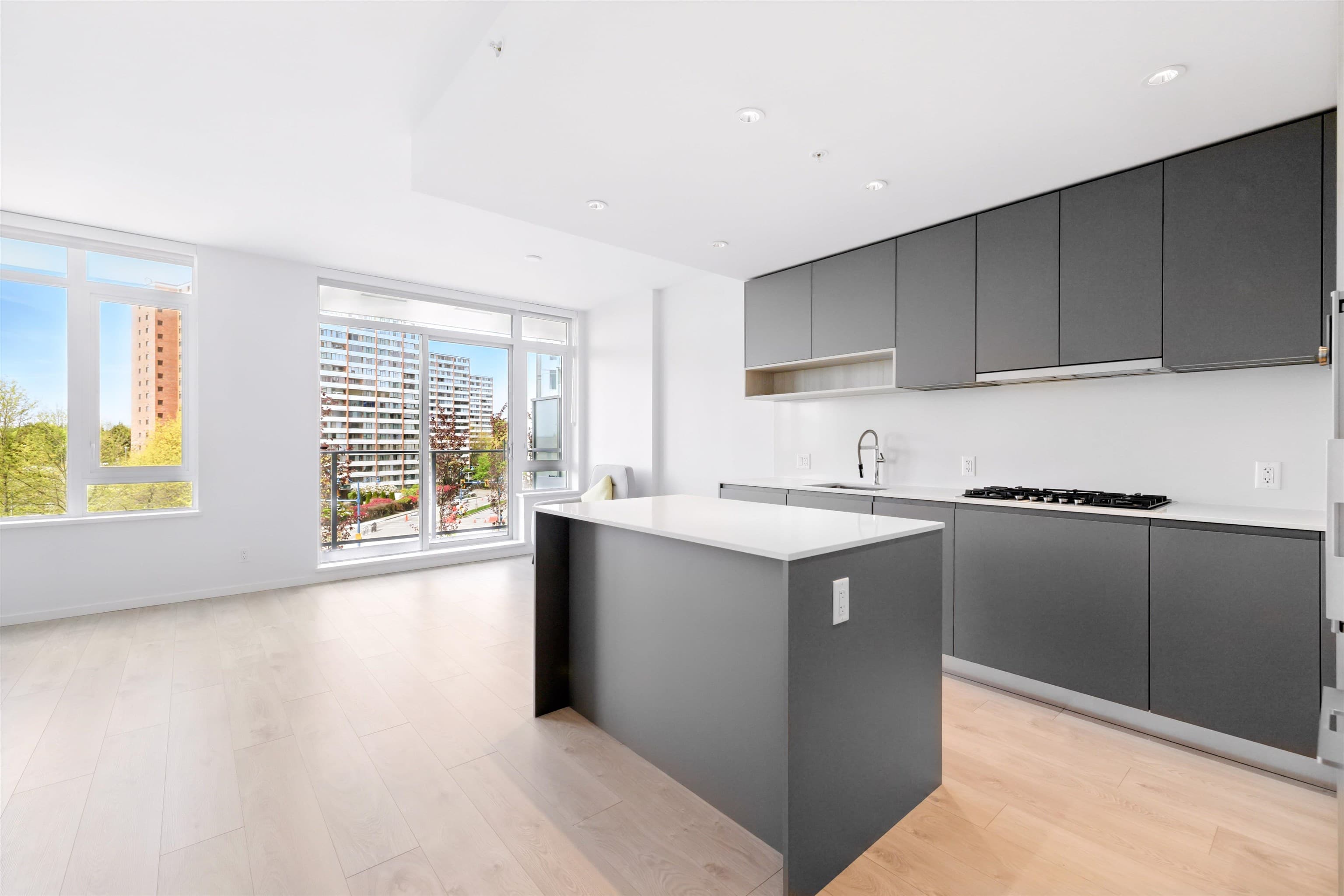 422 - 6808 Minoru Boulevard, Richmond, V6Y 0M7 — photo 2