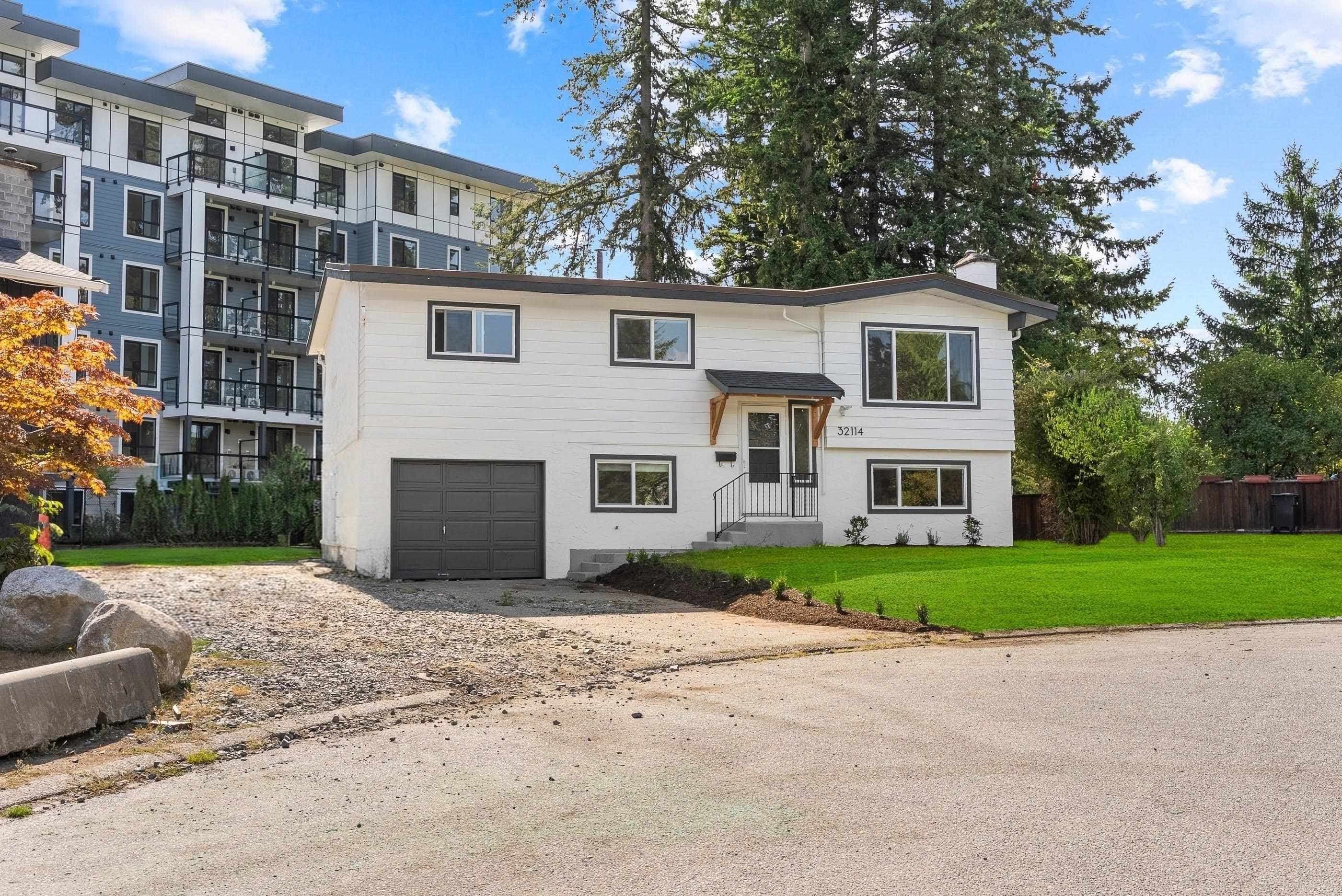 32114 Mouat Drive, Abbotsford, V2T 4G6 — photo 1