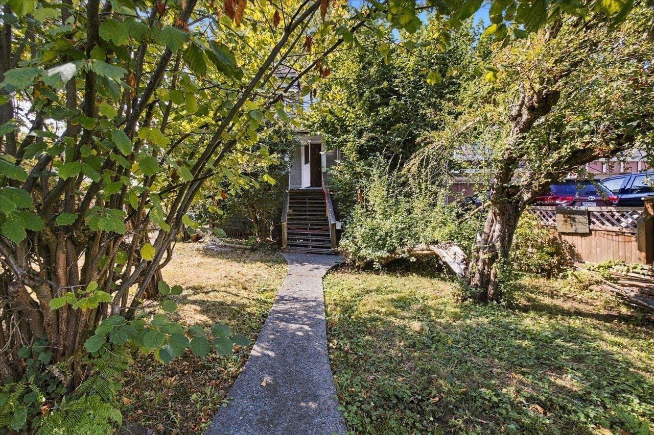 242 N Boyne Street, New Westminster, V3M 5J8 — photo 3