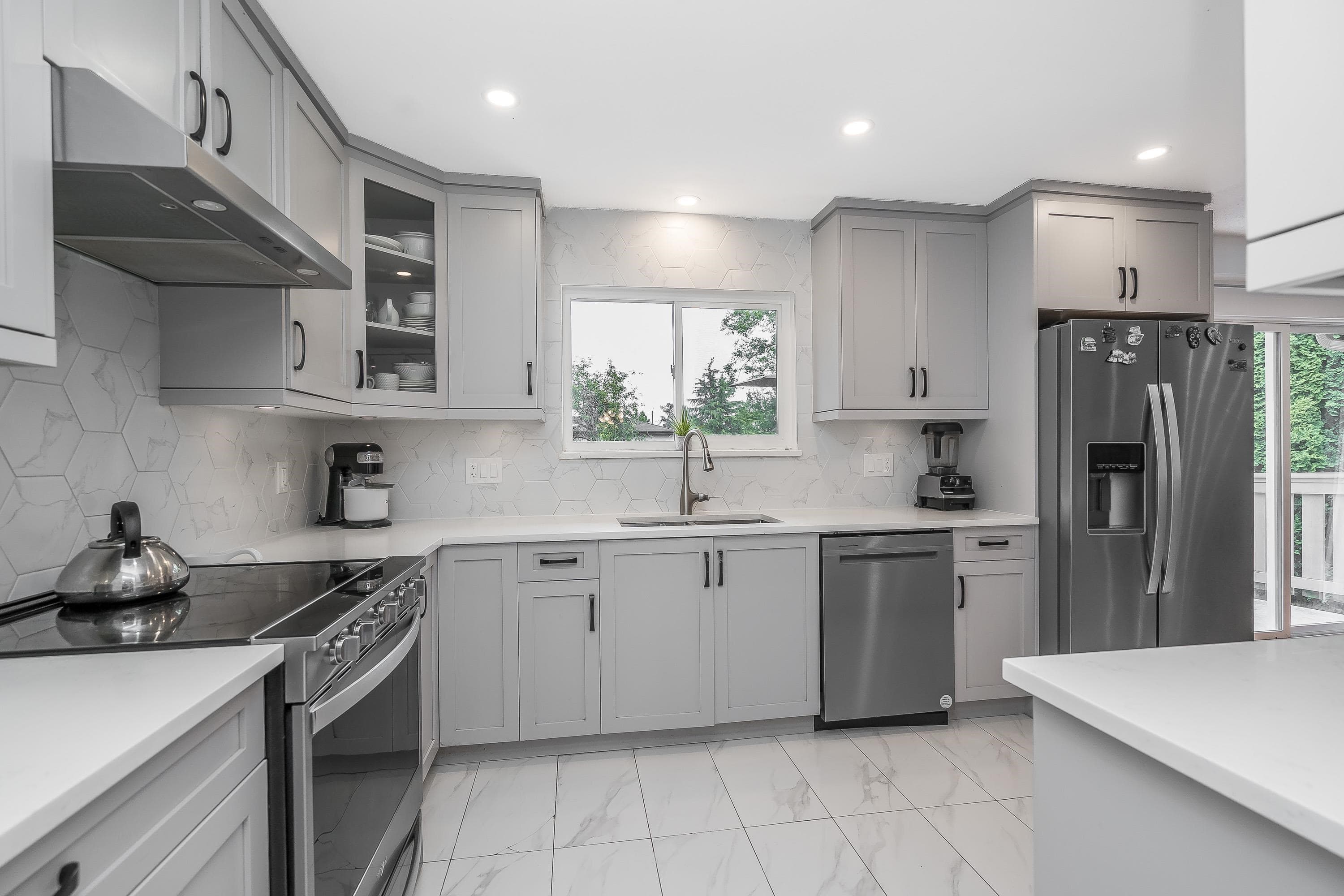 1728 156 Street, Surrey, V4A 4T1 — photo 1