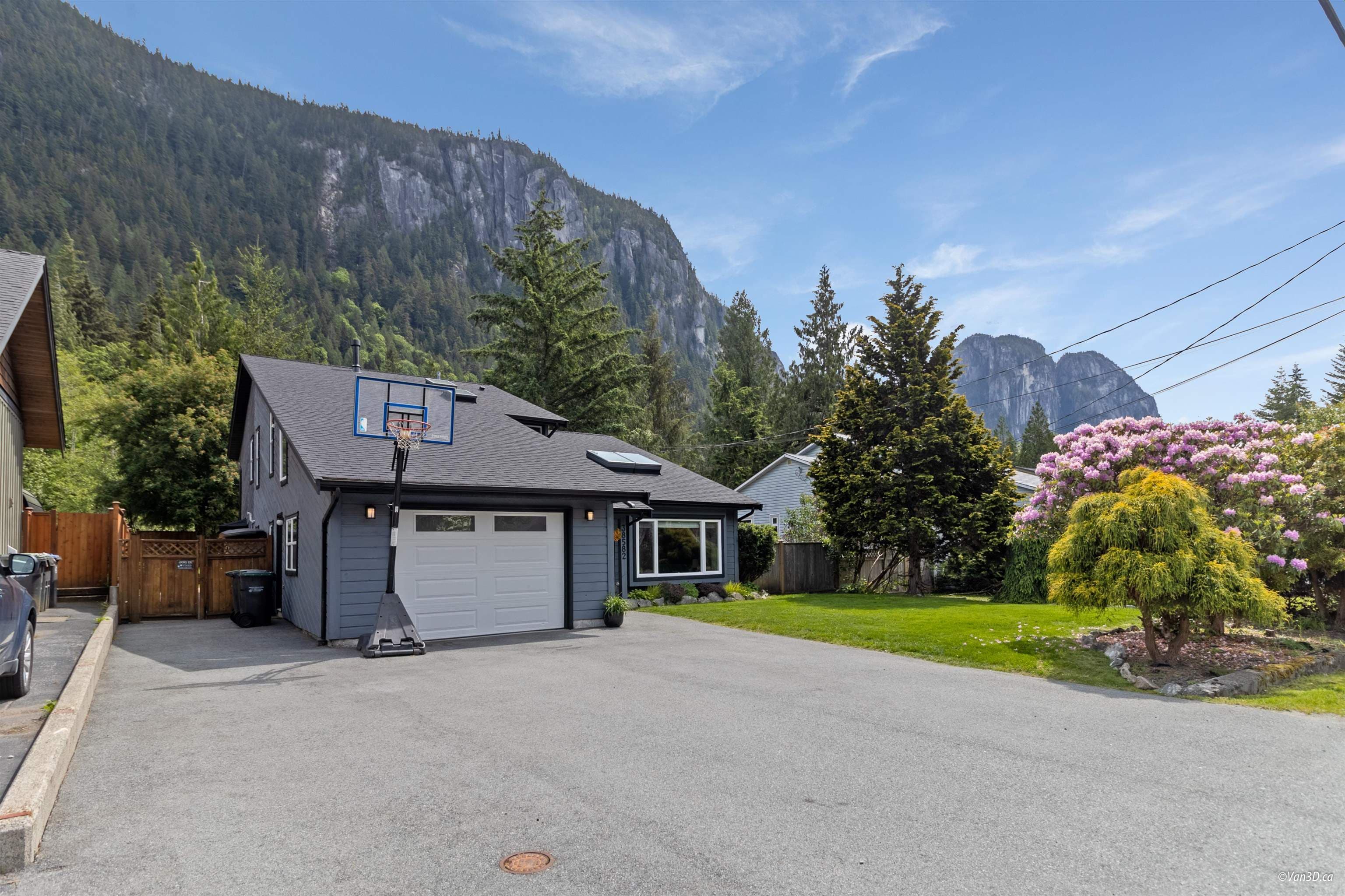 38582 Westway Avenue, Squamish