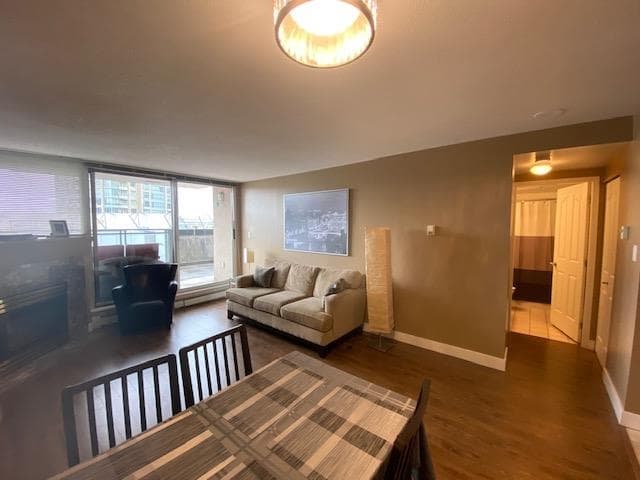 710 - 555 Abbott, Vancouver, V6B 6B8 — photo 2