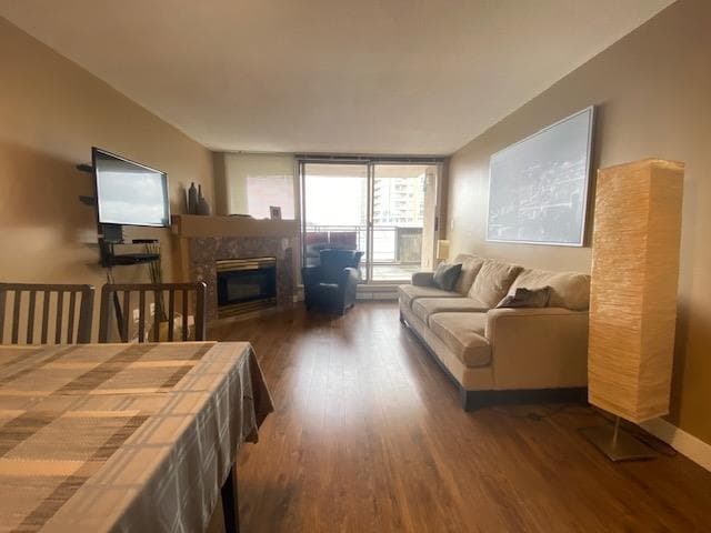 710 - 555 Abbott, Vancouver, V6B 6B8 — photo 3