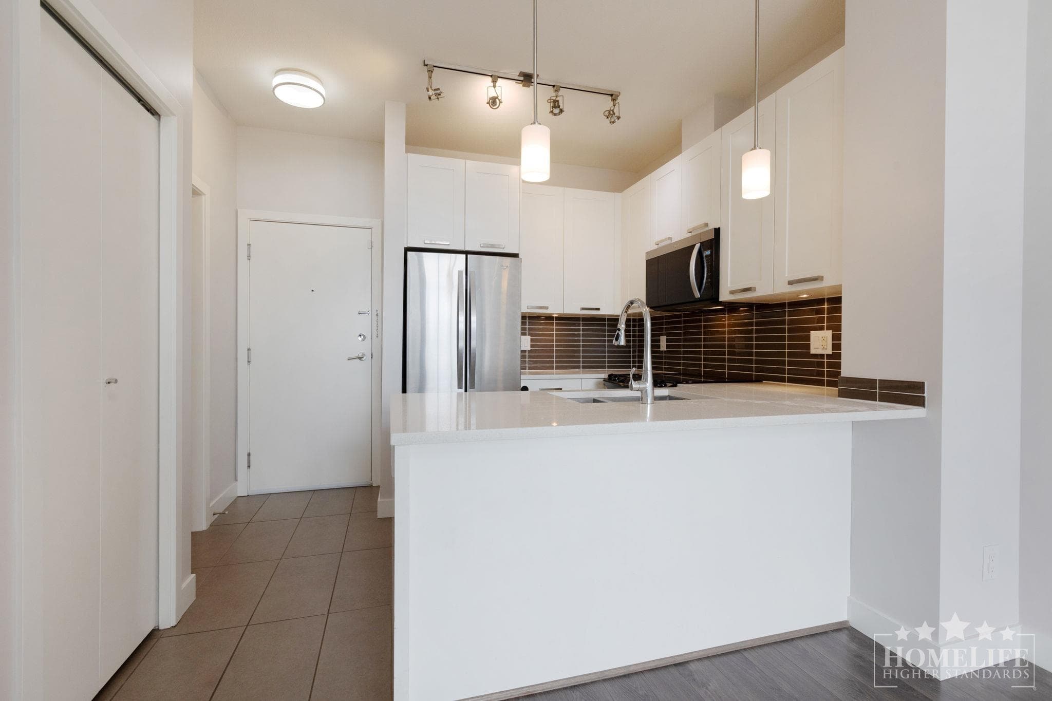 505 - 15388 105 Avenue, Surrey, V3R 0C4 — photo 4