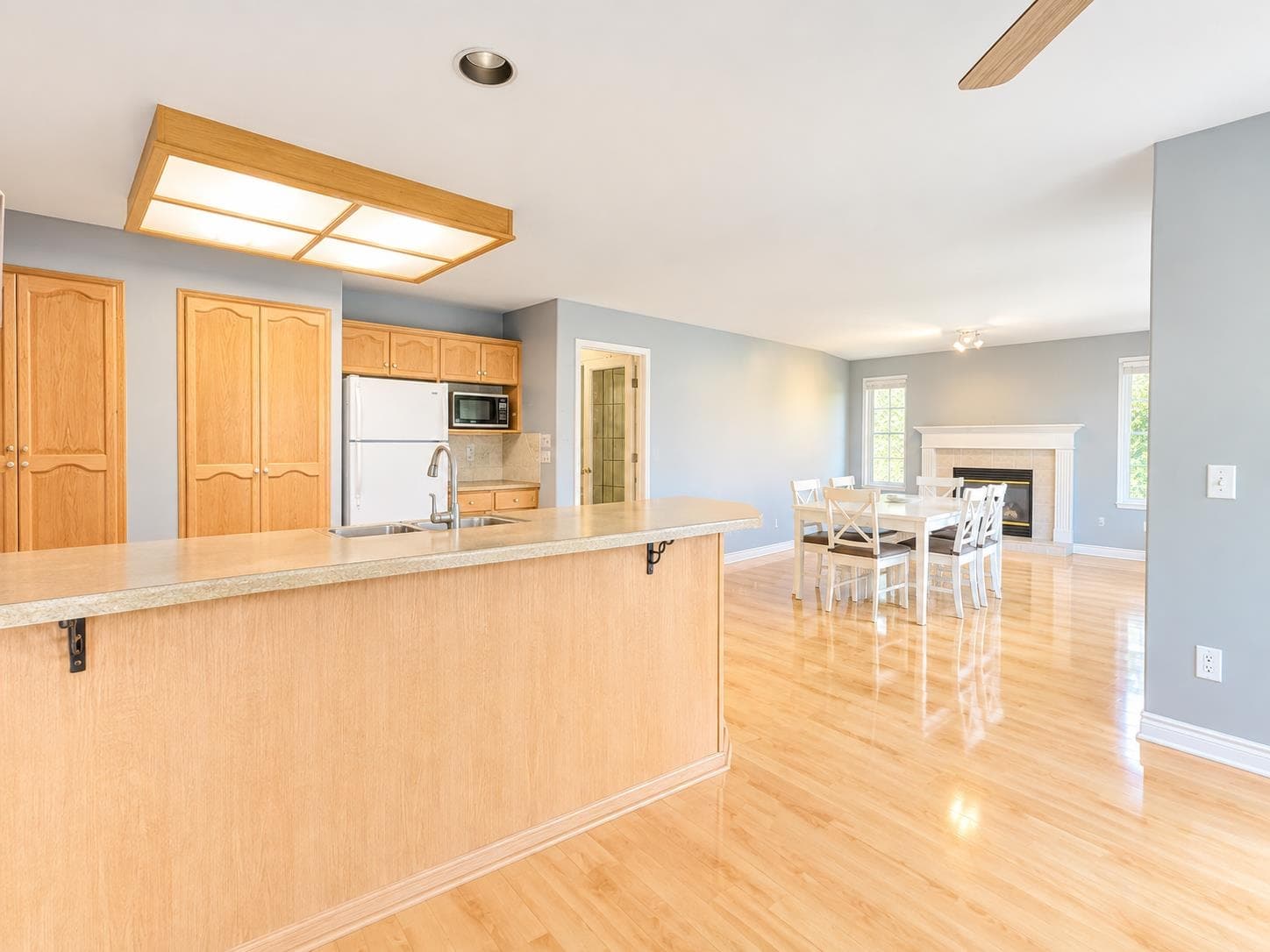 216xx 45 Avenue, Langley, V3A 8E5 — photo 2