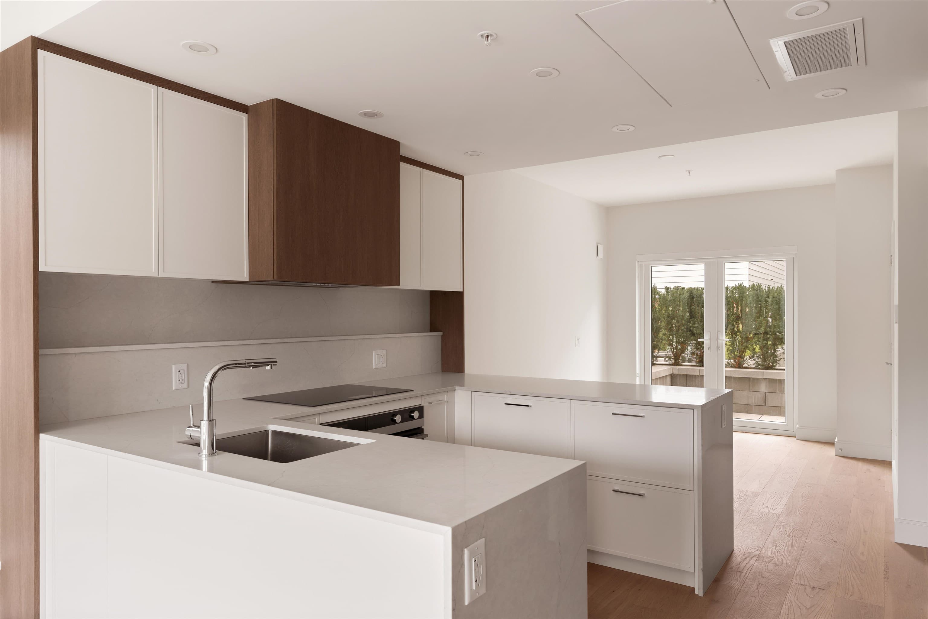 386 W 45th Avenue, Vancouver, V5Y 0P6 — photo 2
