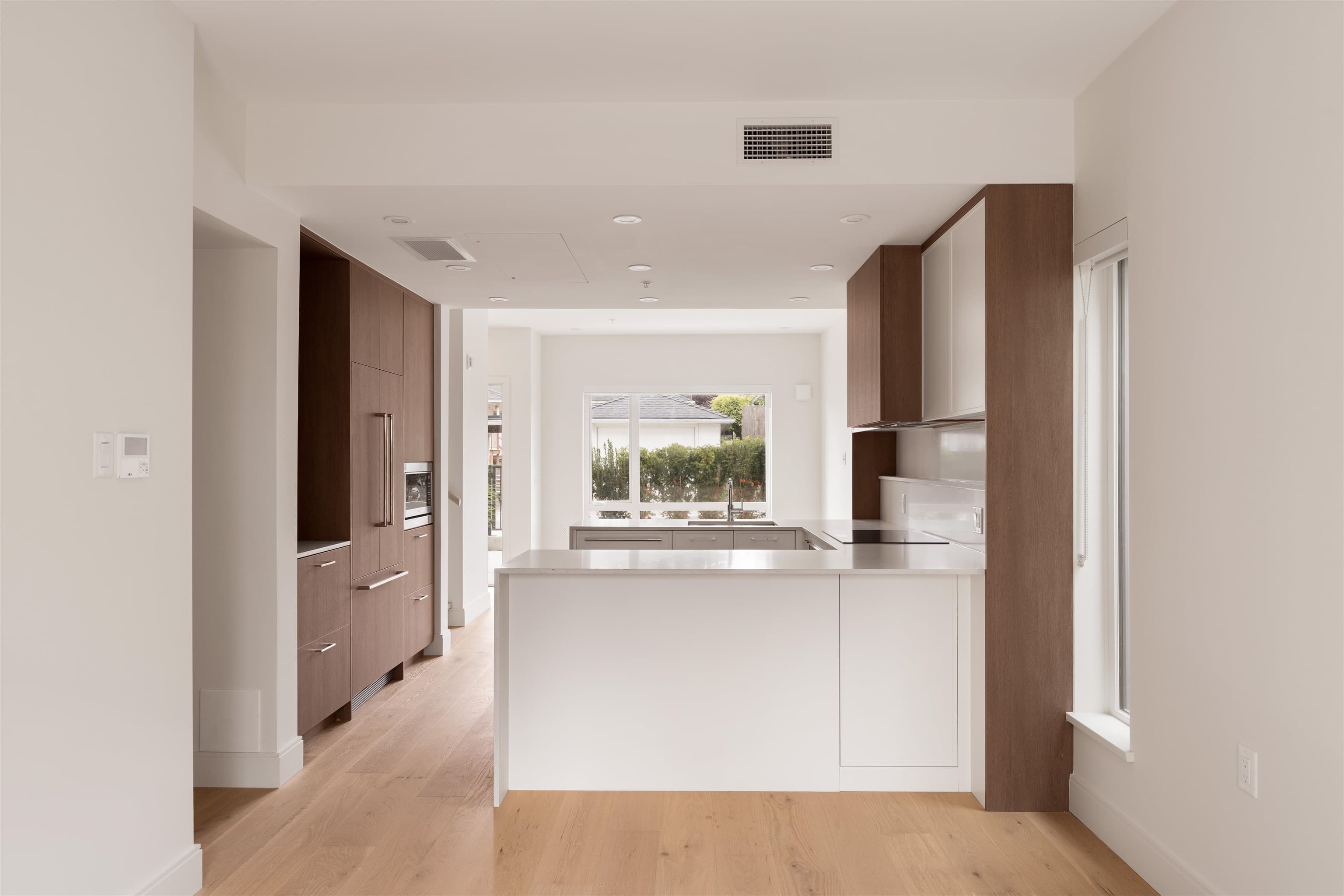 386 W 45th Avenue, Vancouver, V5Y 0P6 — photo 1