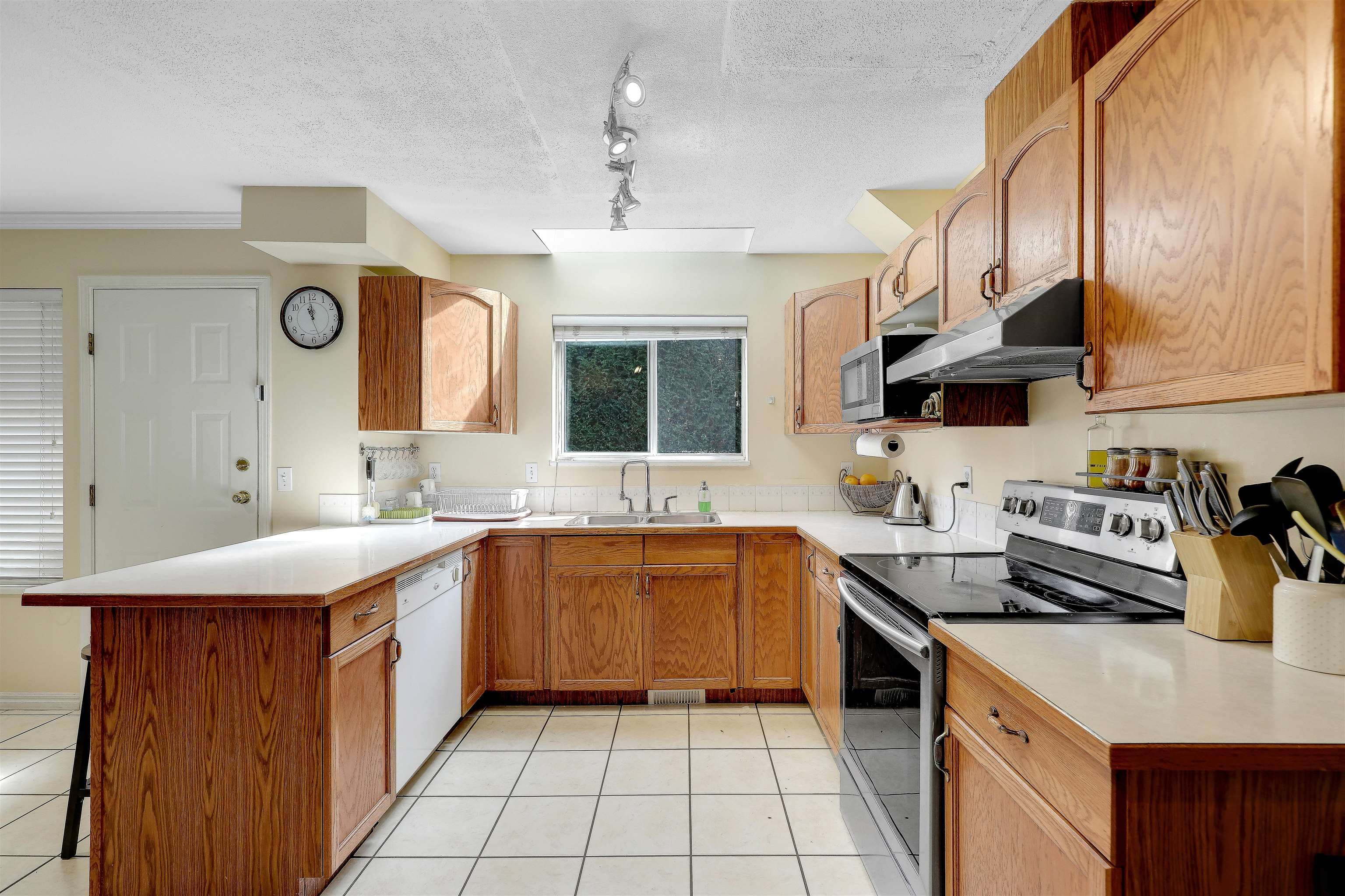 116 - 15501 89a Avenue, Surrey, V3R 0Z5 — photo 2