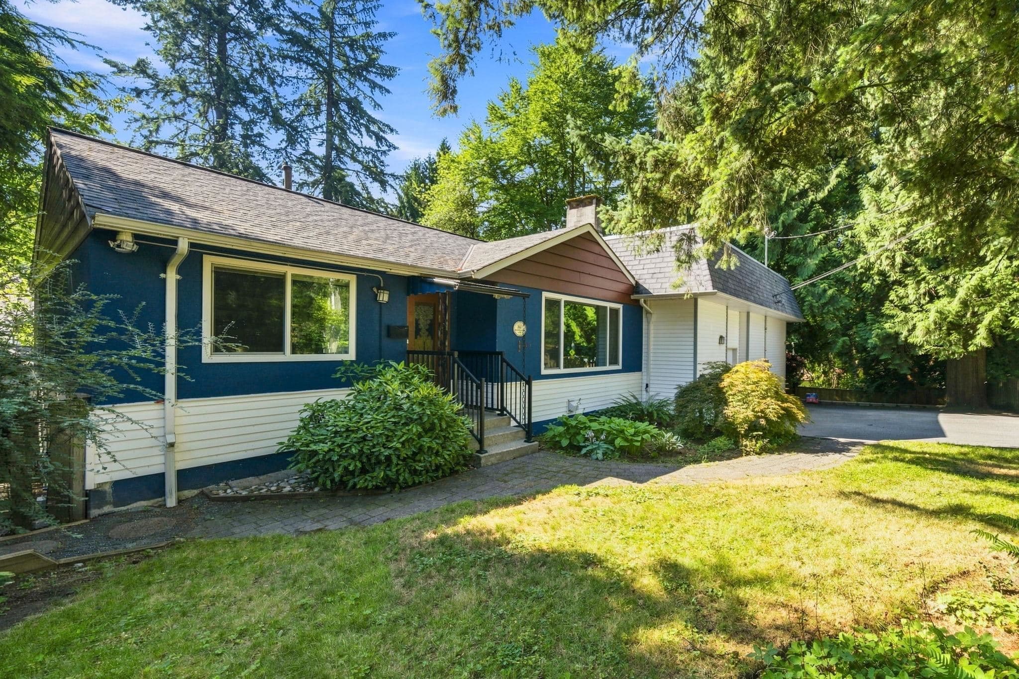 1611 Lynn Valley Road, North Vancouver, V7J 2B5 — photo 2