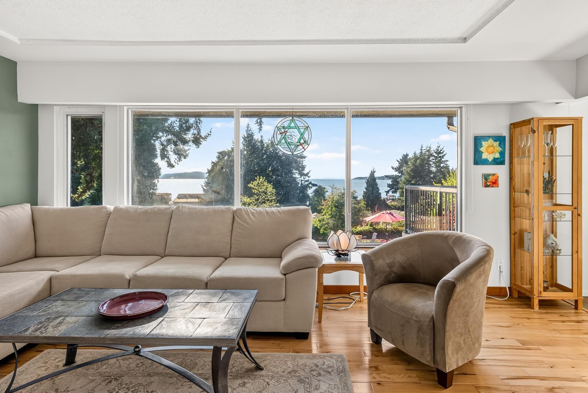 4735 Laurel Avenue, Sechelt, V7Z 0B4 — photo 2