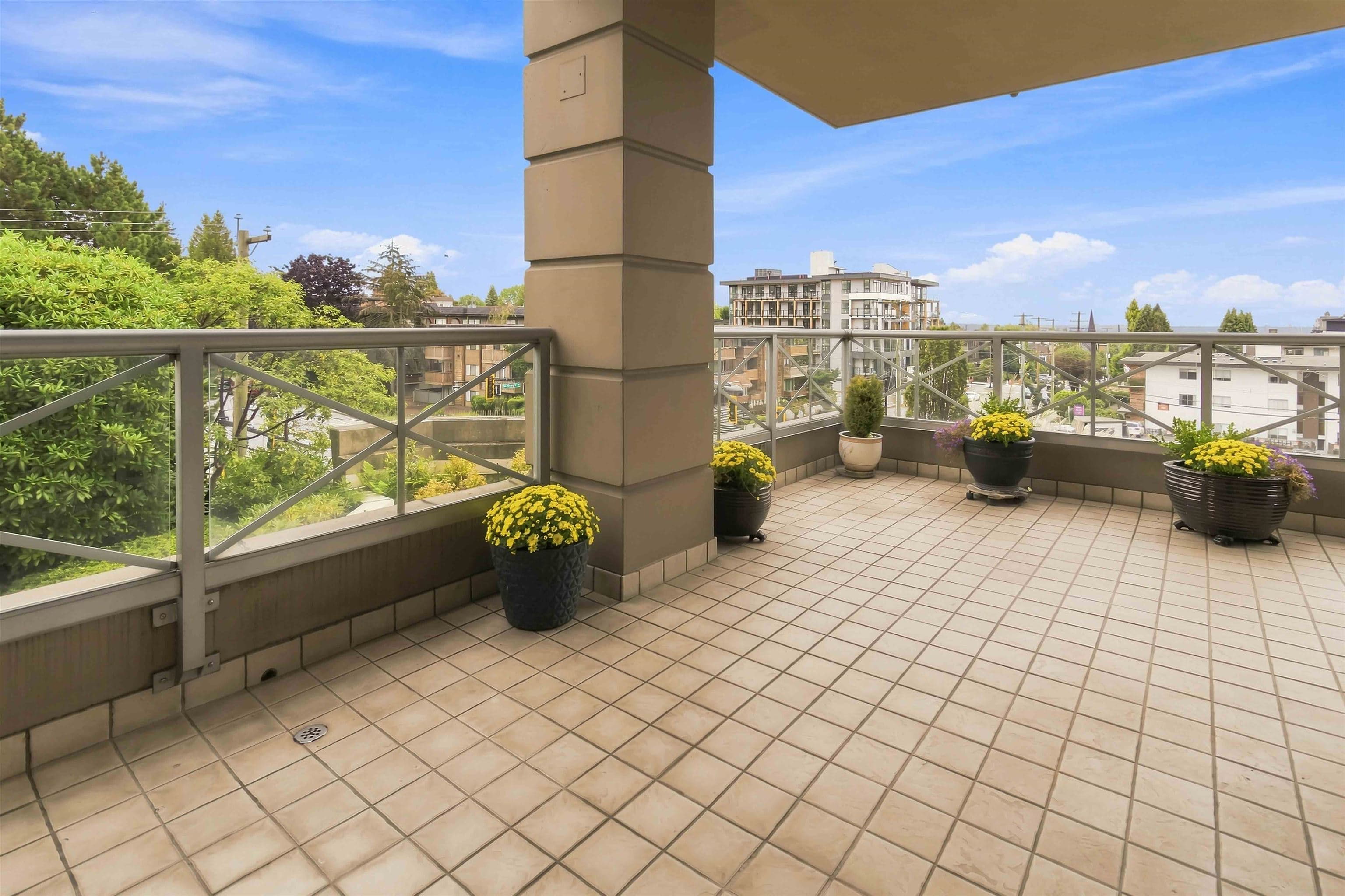 405 - 160 E 13th Street, North Vancouver, V7L 2L5 — photo 1