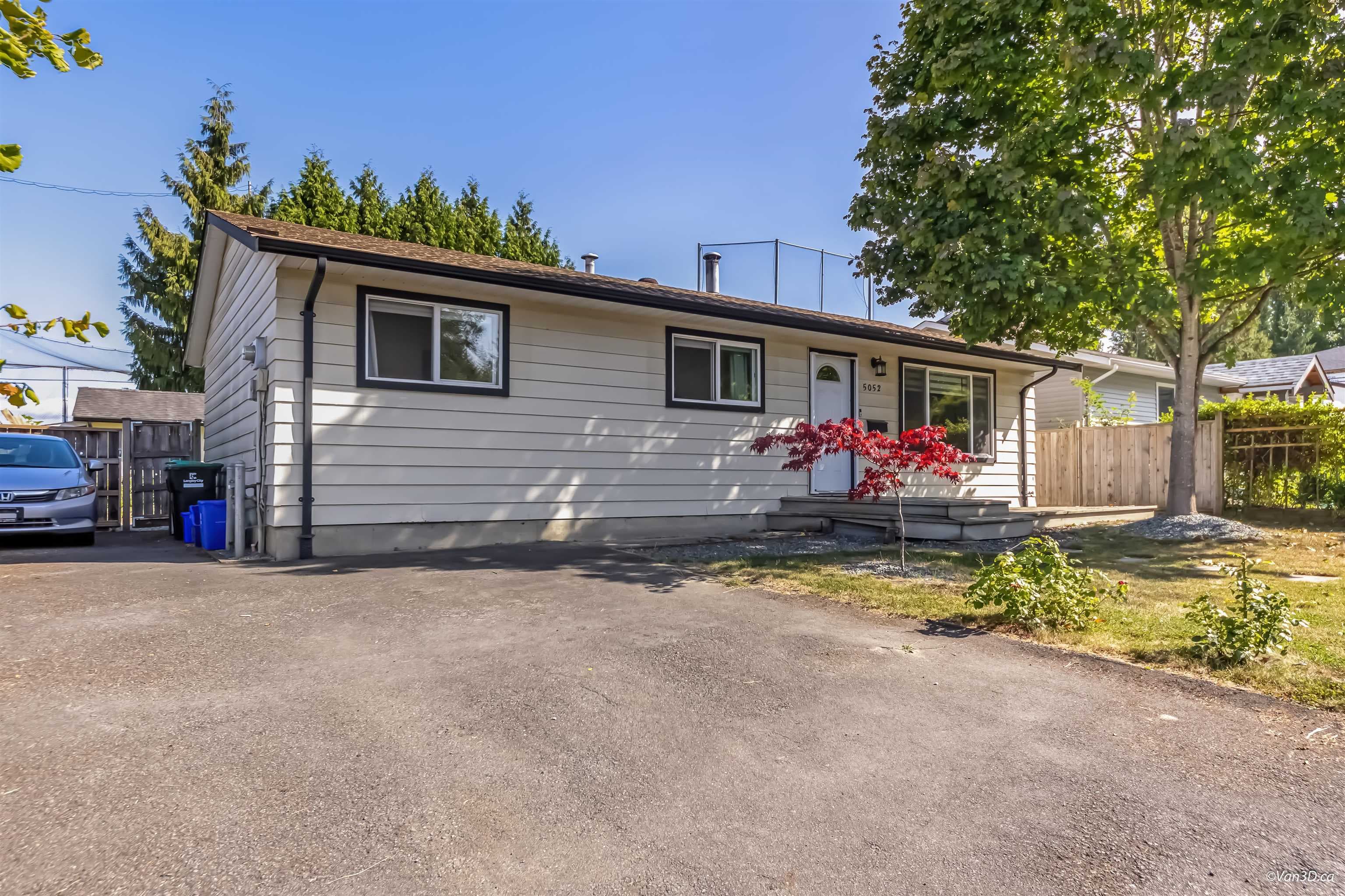5052 205b Street, Langley, V3A 6Z5 — photo 1