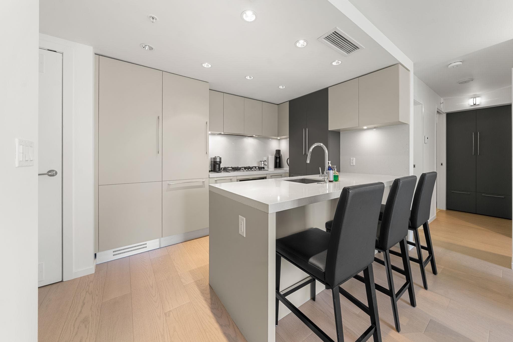 2501 - 1351 Continental Street, Vancouver, V6Z 0C6 — photo 3