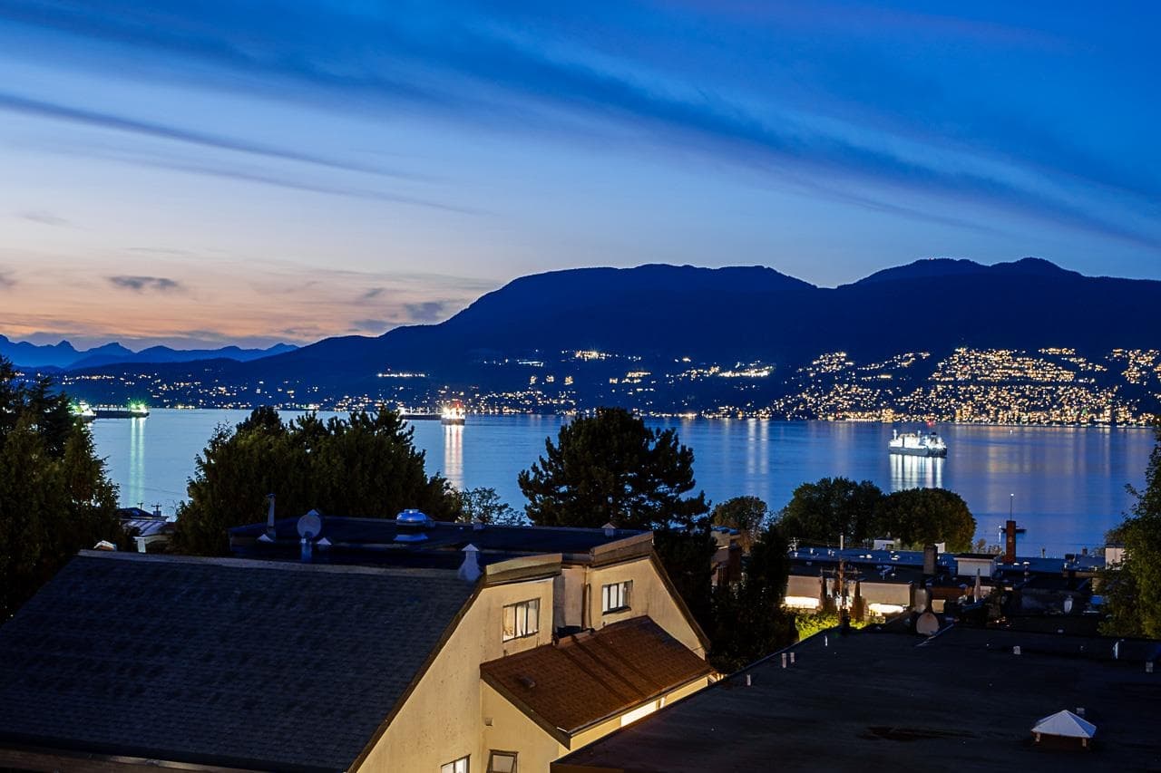 2445 W 1st Avenue, Vancouver