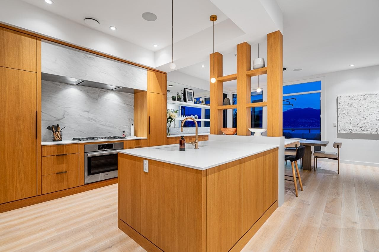 2445 W 1st Avenue, Vancouver, V6K 1G5 — photo 4