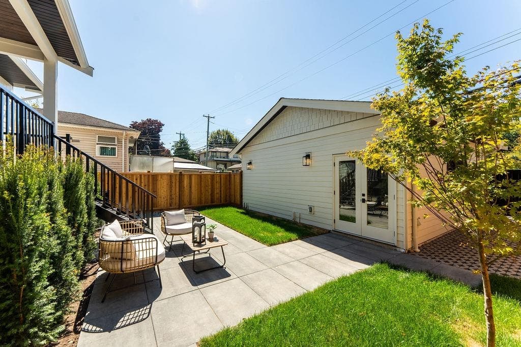 2598 E 16th Avenue, Vancouver, V5M 2L5 — photo 2