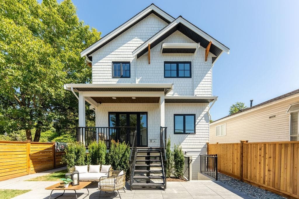 2598 E 16th Avenue, Vancouver, V5M 2L5 — photo 1