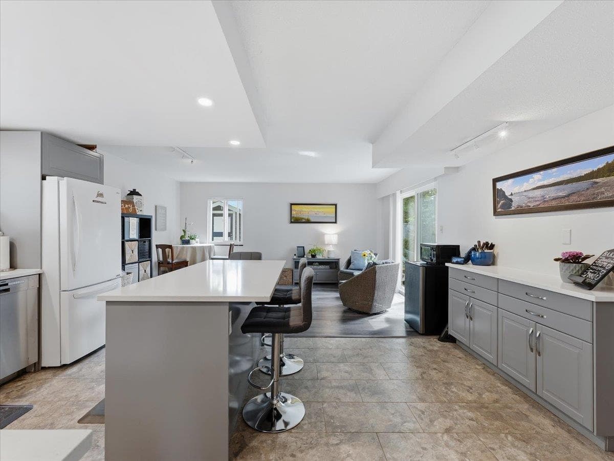 4628 Hermitage Drive, Richmond, V7E 4N4 — photo 5