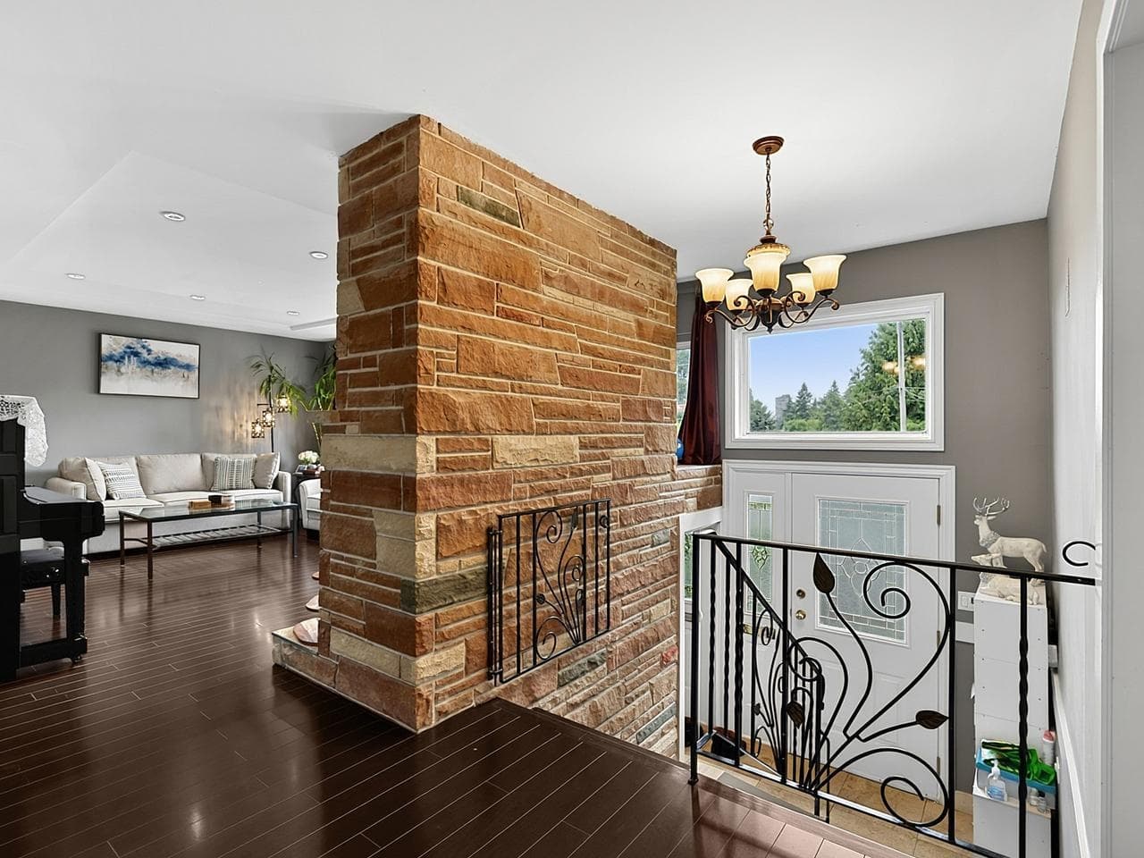 937 Kinsac Street, Coquitlam, V3J 4T8 — photo 2