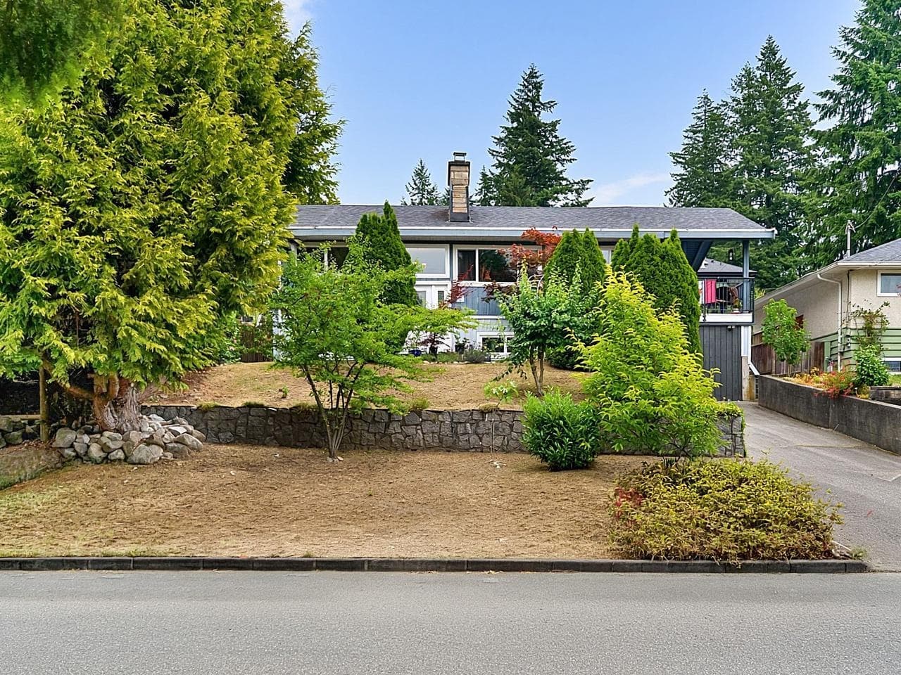 937 Kinsac Street, Coquitlam, V3J 4T8 — photo 1