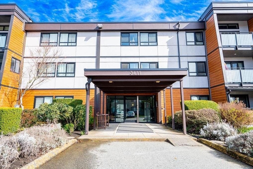 308 - 3411 Springfield Drive, Richmond, V7E 1Z1 — photo 1