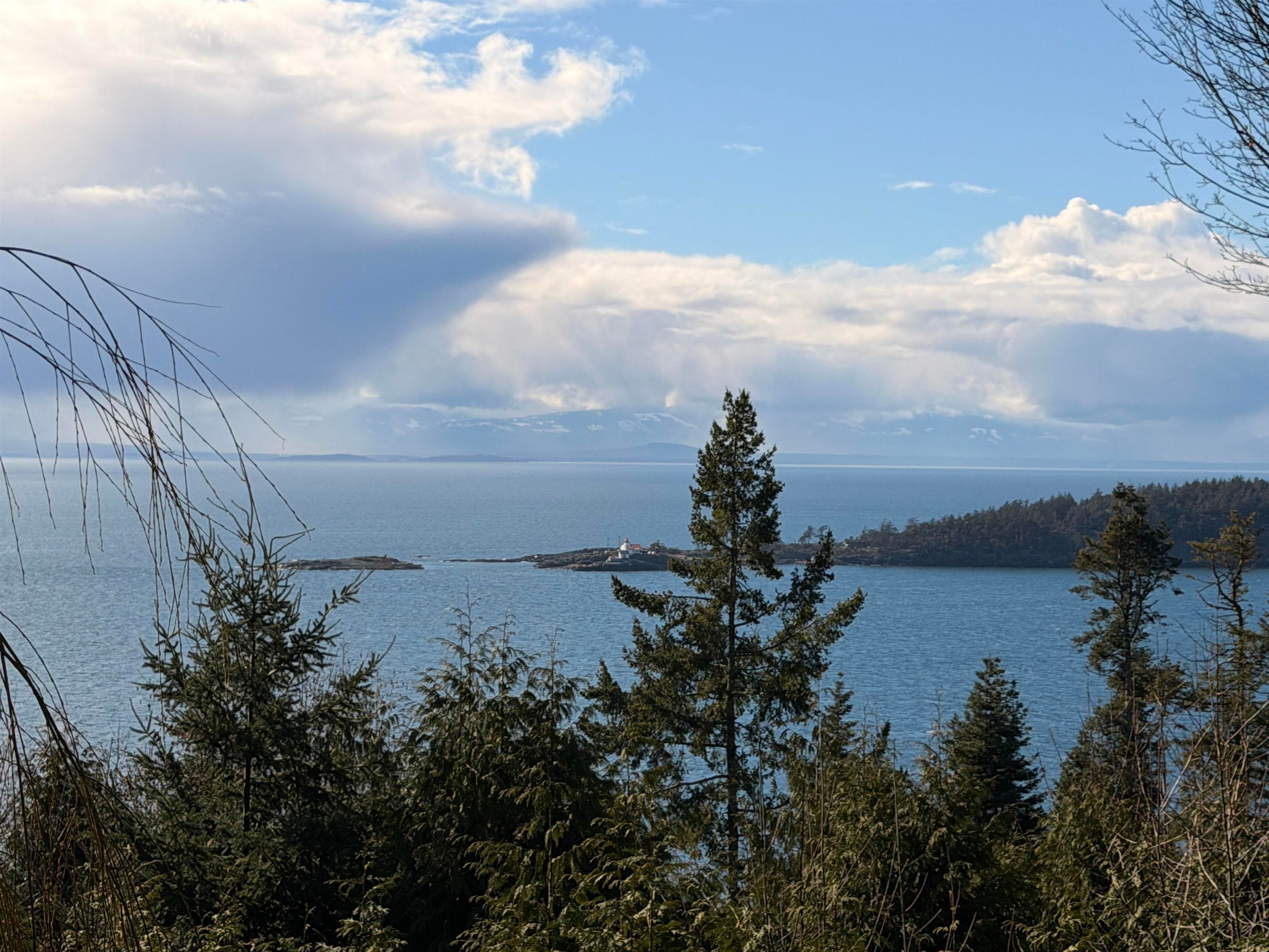 8131 Redrooffs Road, Halfmoon Bay, V7Z 1A7 — photo 1